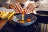 Studie enthüllt, wie Eier Ihr Alzheimer-Risiko massiv senken können