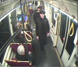 Polizei sucht diese brutalen Straßenbahn-Räuber