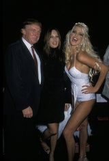 Donald Trump mit Victoria Silvstedt (rechts) und Melania.&nbsp;
