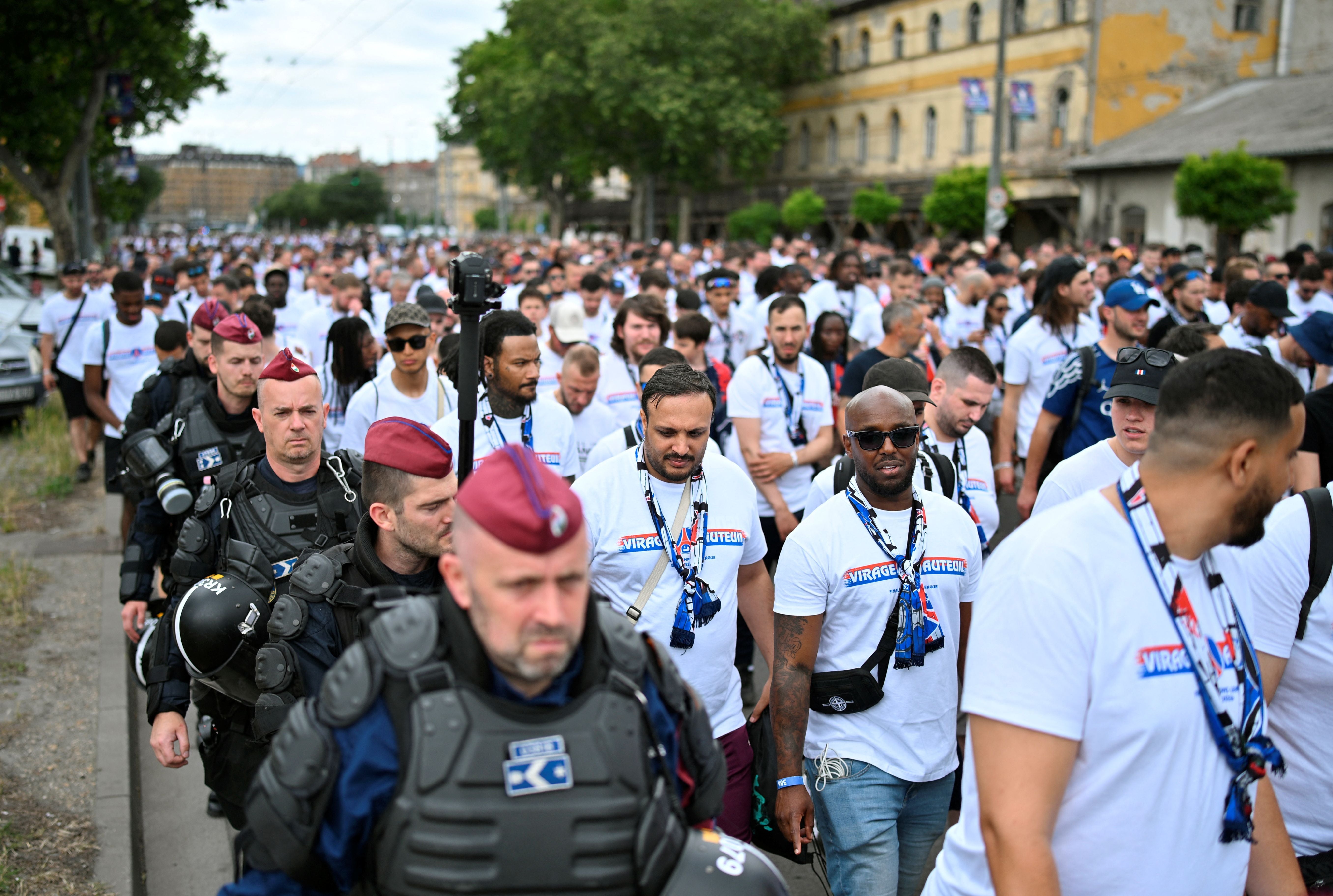 PSG-Fans und Polizei vor dem Champions-League-Finale