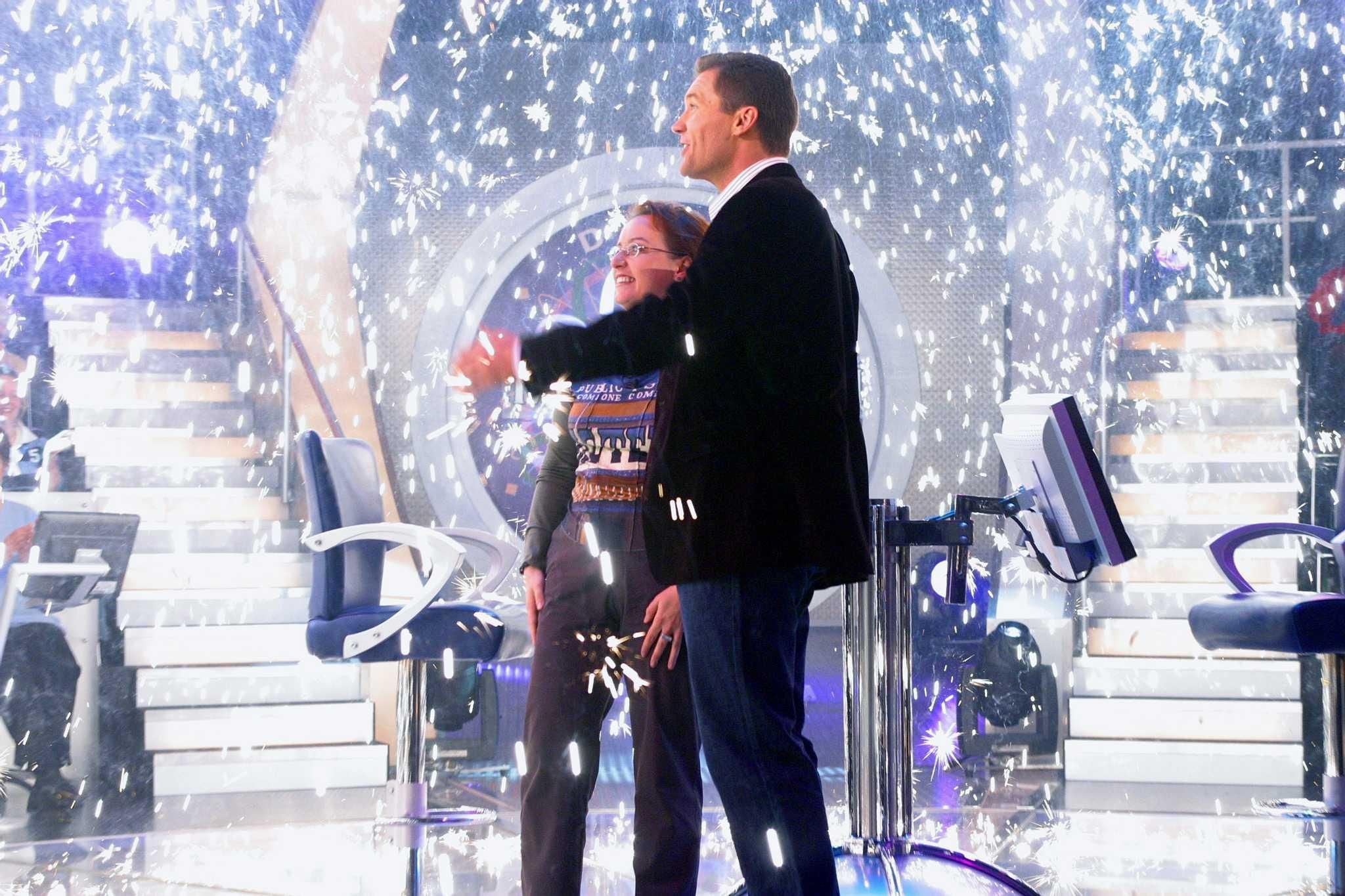 Millionenshow: Die Million ist gefallen! Das Warten hat ein Ende! Ausgerechnet der 11. November, Faschingsbeginn, wurde zu ihrem Glückstag! Die 33-jährige Christiane de Piero hat in Folge 137 der 'Millionenshow', am Montag, dem 11. November 2002, voll abgeräumt und eine Million Euro gewonnen. Im Bild: Christiane De Piero (Wien), Armin Assinger. SENDUNG: ORF1, MO, 11.11.2002, 20:15 UHR. Siehe APA OTS vom 12.11.2002. - Veroeffentlichung fuer Pressezwecke honorarfrei ausschliesslich im Zusammenhang mit oben genannter Sendung des ORF bei Urhebernennung. Foto:ORF/Milenko Badzic. Andere Verwendung honorarpflichtig und nur nach schriftlicher Genehmigung der Abteilung ORF/GOEK-Photographie. Copyright:ORF-PHOTOGRAPHIE, Wuerzburggasse 30, A-1136 Wien, Tel. +43-(0)1-87878-14383.