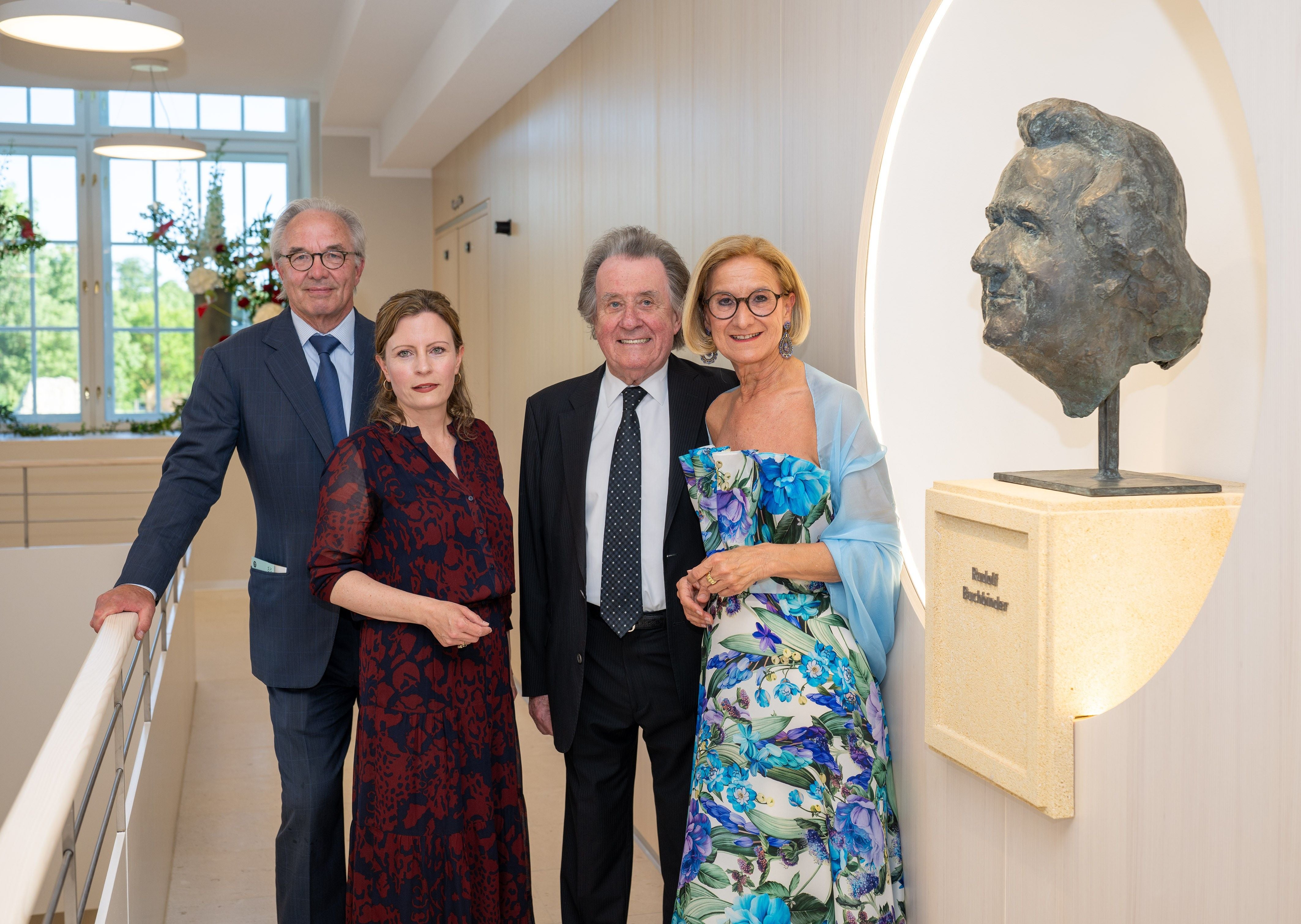 Vor der Buchbinder-Büste.
