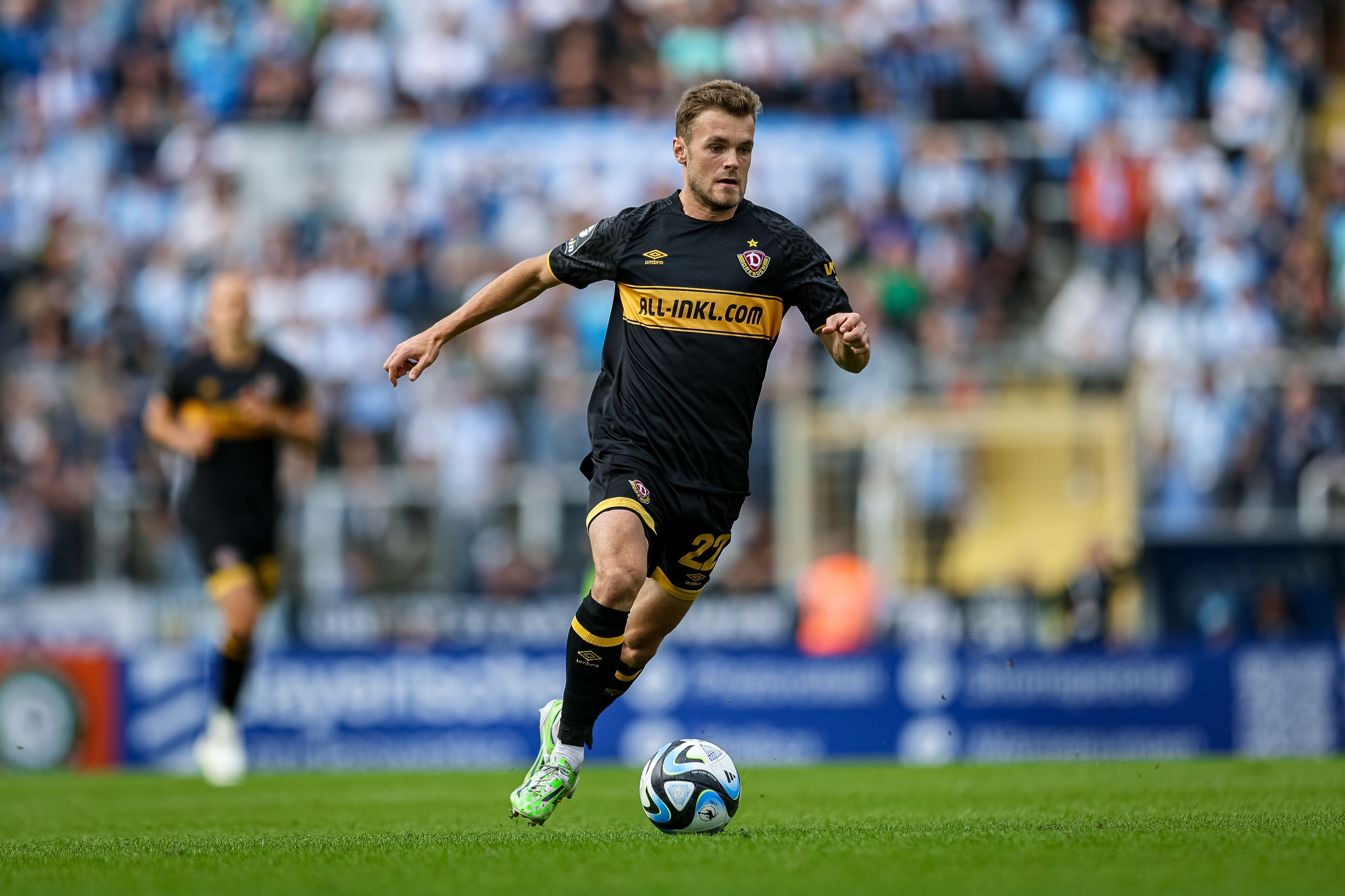 MUNICH, GERMANY - OCTOBER 7: Lars Bünning of Dresden in action during the 3. Liga match between TSV 1860 Muenchen and Dynamo Dresden at Stadion an der Gruenwalder Strasse on October 7, 2023 in Munich, Germany. (Photo by Leonhard Simon/Getty Images for DFB)