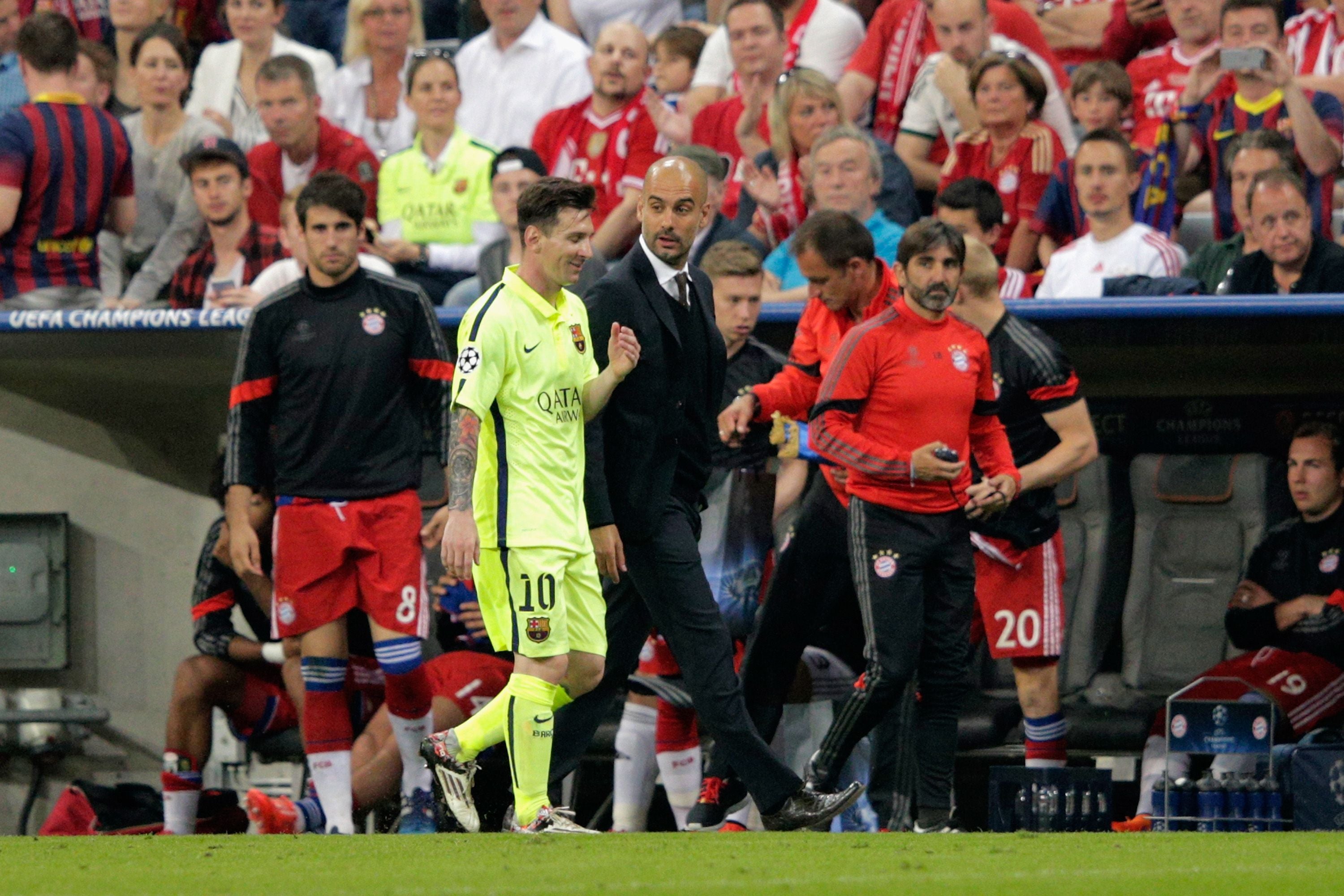 MUNICH, GERMANY - MAY 12: Josep Guardiola head coach of Bayern Muenchen speaks to Lionel Messi of Barcelona at half time during the UEFA Champions League semi final second leg match between FC Bayern Muenchen and FC Barcelona at Allianz Arena on May 12, 2015 in Munich, Germany. (Photo by Adam Pretty/Bongarts/Getty Images)