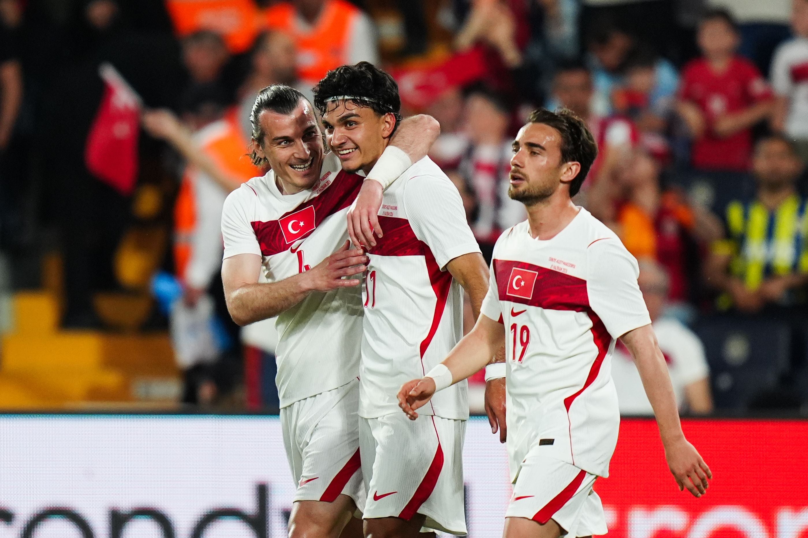 Erstes Länderspiel-Tor! 🇹🇷⚽ Frankfurt-Juwel Can Uzun (11) lässt die Türkei im Test krachen.