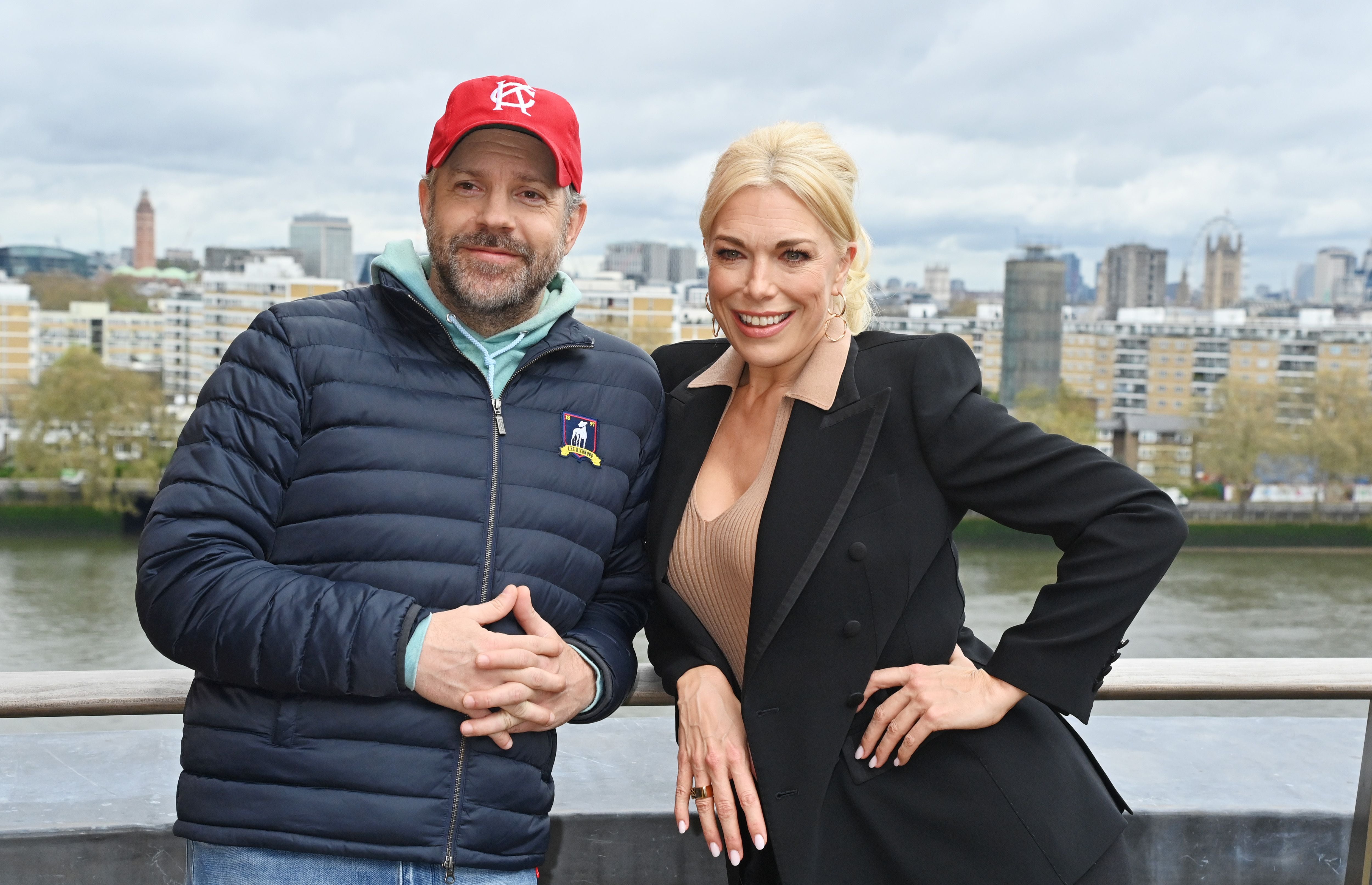 Jason Sudekis und Hannah Waddingham