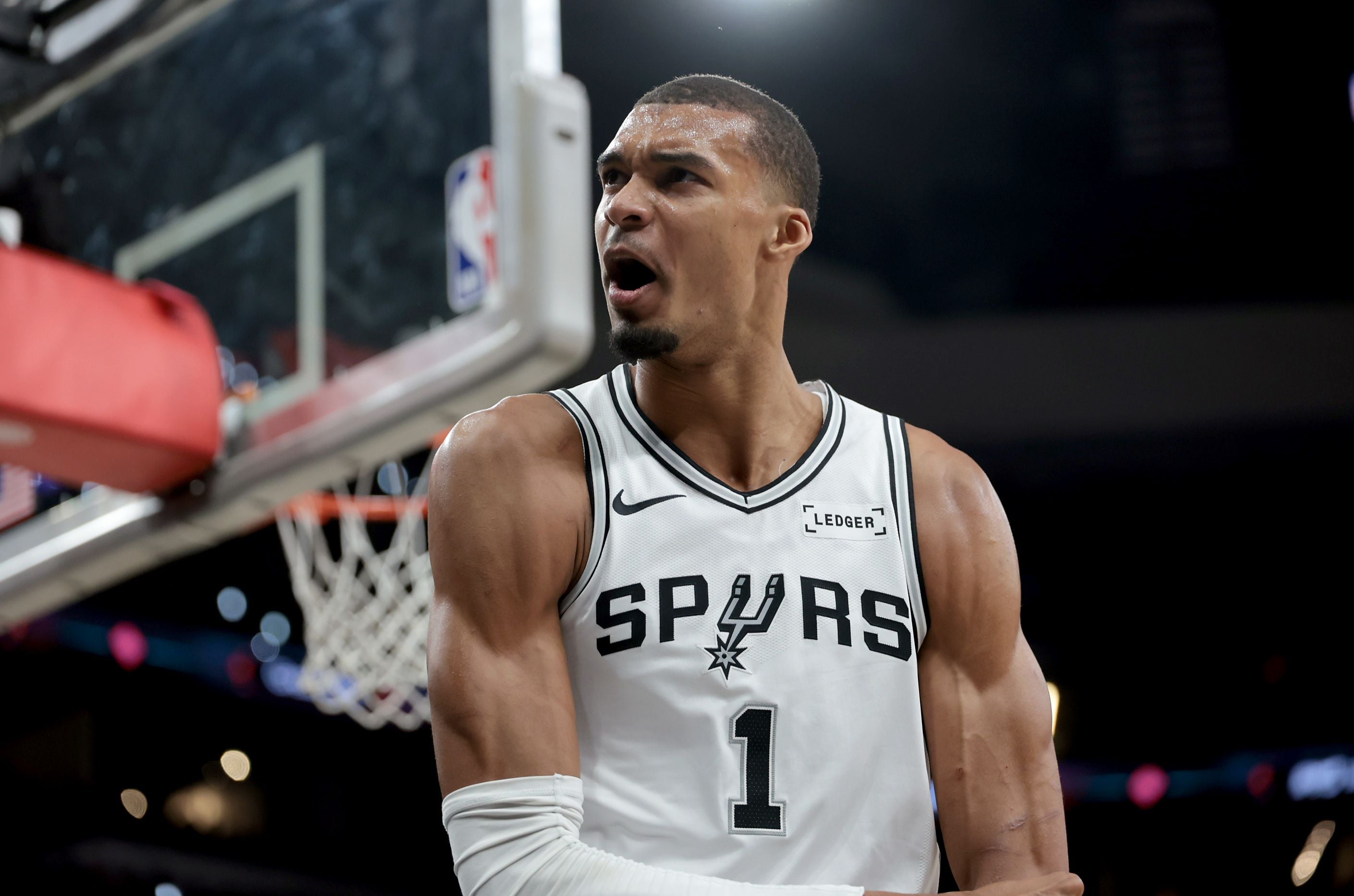 Jubel nach dem Korb: Victor Wembanyama (1) von den San Antonio Spurs.