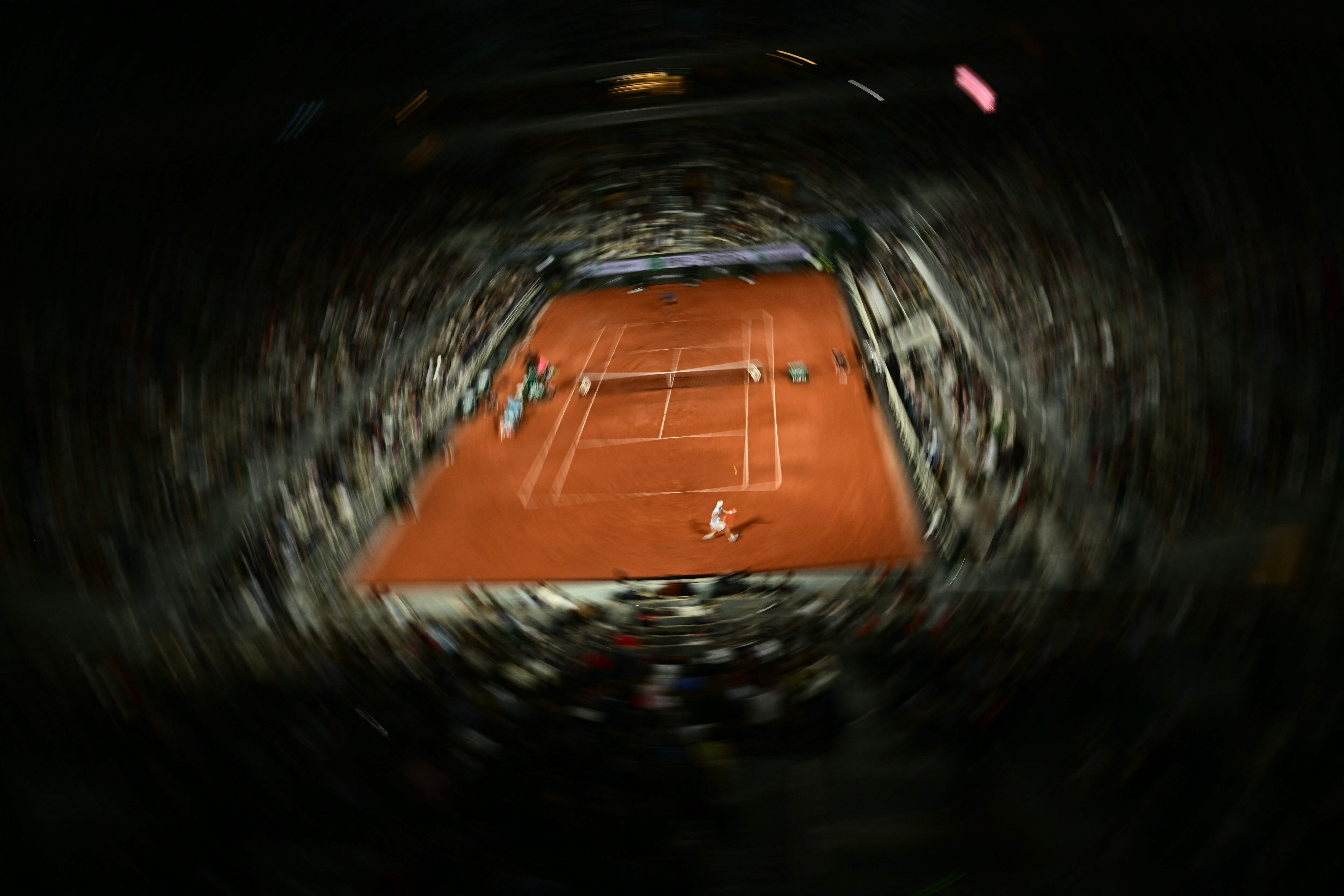 TOPSHOT - This photograph taken on June 3, 2026 shows a zooming effect during the men's quarter final singles between match Italy's Matteo Berrettini and Italy's Matteo Arnaldi on day 11 of the French Open tennis tournament on Court Philippe-Chatrier at the Roland-Garros Complex in Paris. (Photo by JULIEN DE ROSA / AFP)