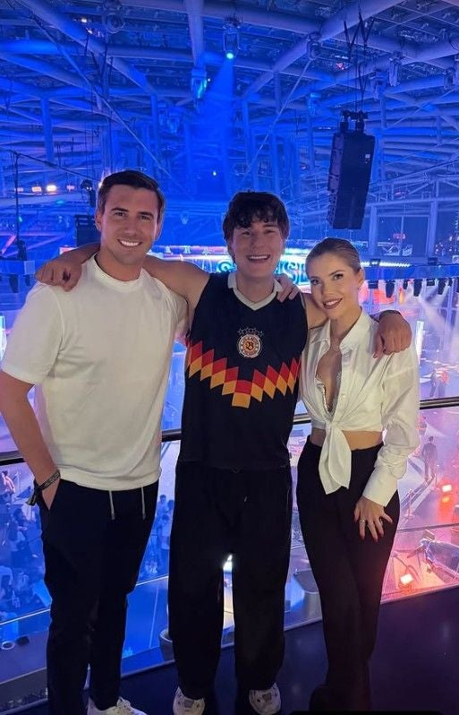 Mark Mateschitz mit Victoria Swarovski und DJ "Bunt"
