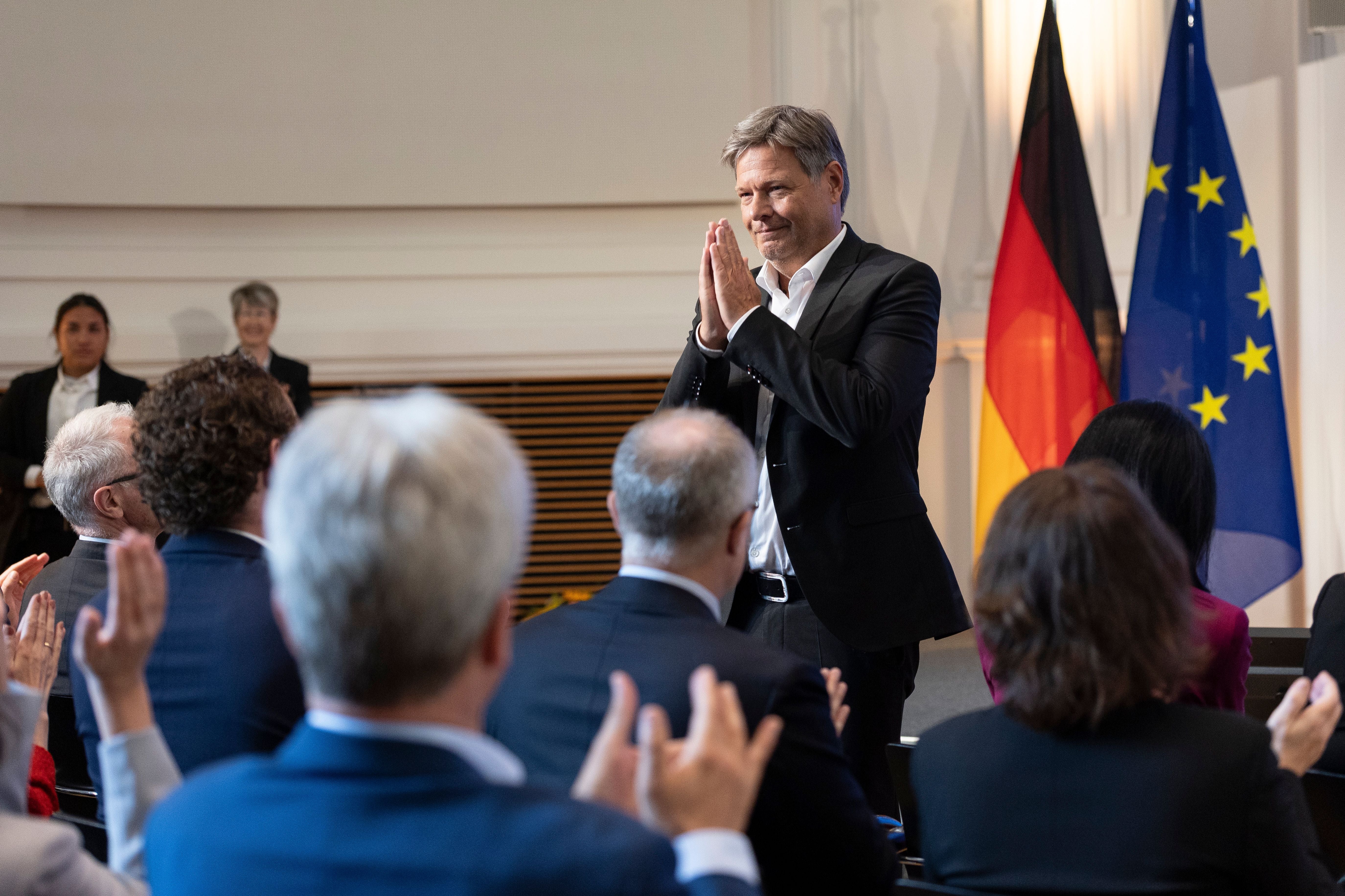 BERLIN, GERMANY - MAY 07: Outgoing Economy Minister Robert Habeck shows appreciation at a handover ceremony at the Economy Ministry on May 07, 2025 in Berlin, Germany. Germany has a new government of Christian Democrats (CDU/CSU) and Social Democrats (SPD) that was sworn in yesterday. (Photo by Maja Hitij/Getty Images)