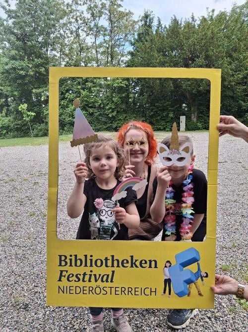 Auf: der Griff zum Buch