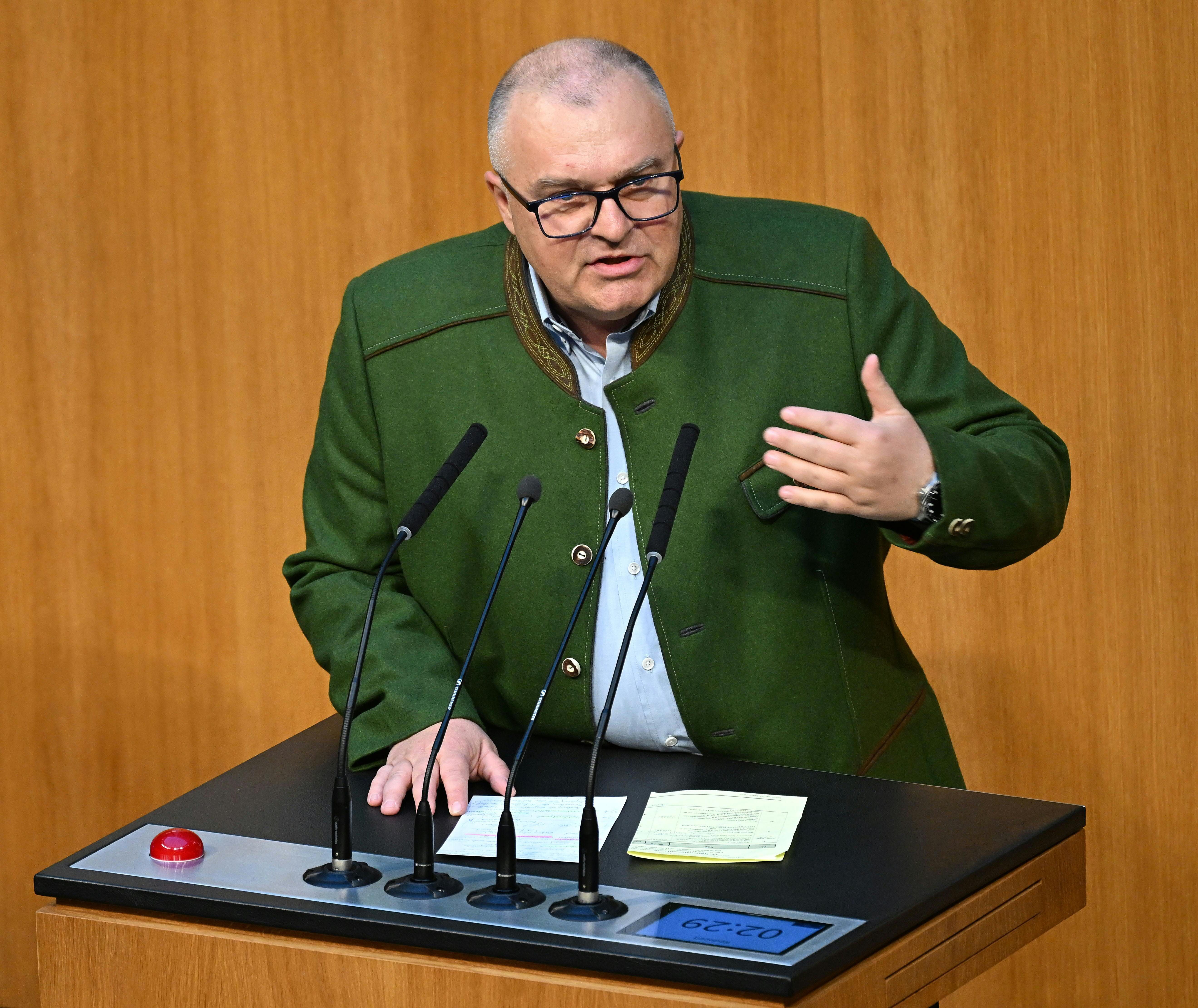 ABD0031_20260326 - WIEN - ÖSTERREICH: Arnold Schiefer (FPÖ) am Donnerstag, 26. März 2026, anl. einer Sitzung des Nationalrats im Parlament in Wien. - FOTO: APA/HELMUT FOHRINGER