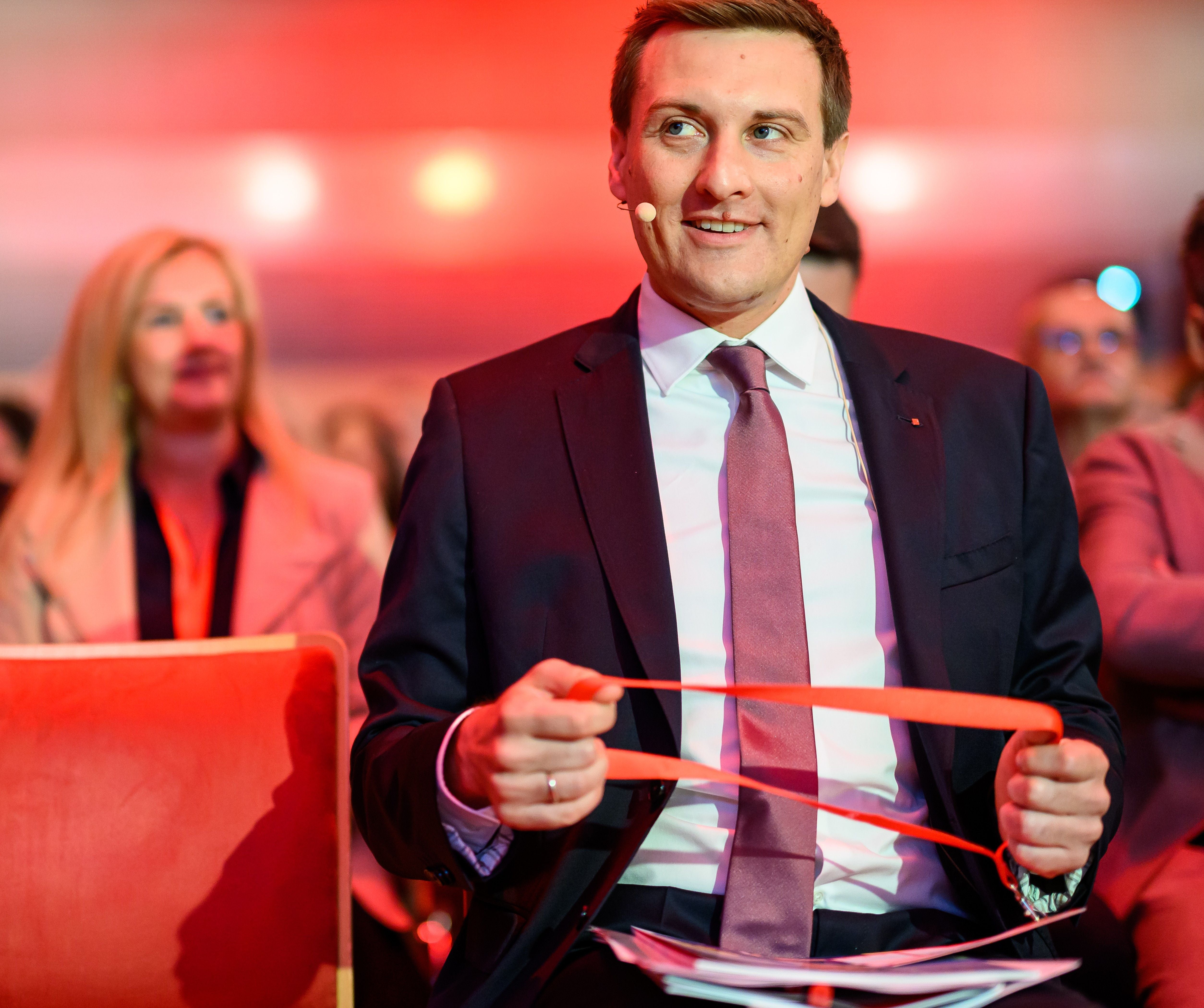 ABD0021_20260530 - V…SENDORF - …STERREICH: Sven Hergovich (SP…) am Samstag, 30. Mai 2026, im Rahmen des Landesparteitages der SP… Niederšsterreich in Všsendorf. - FOTO: APA/MAX SLOVENCIK