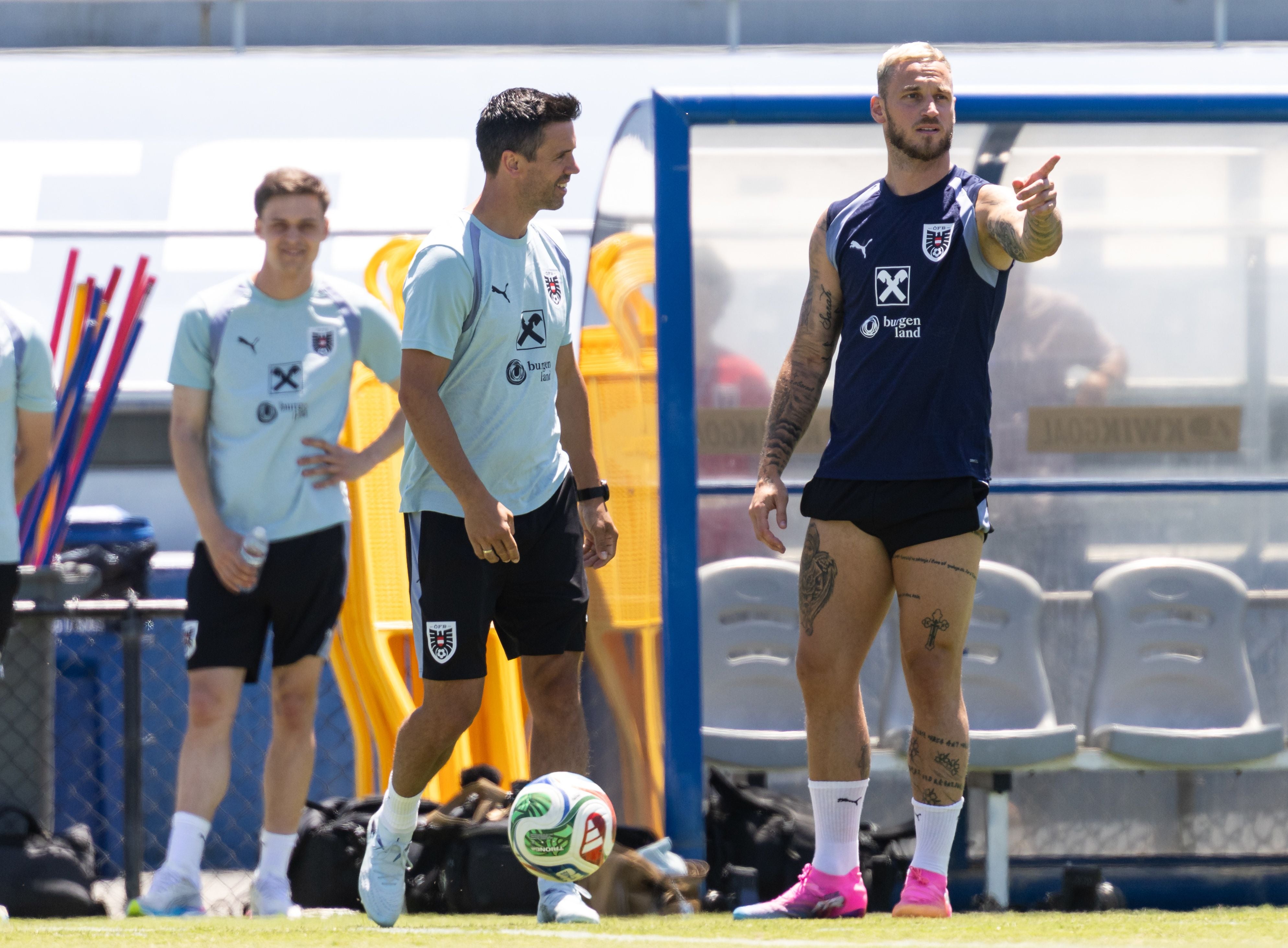 SANTA BARBARA,CALIFORNIA,USA,09.JUN.26 - SOCCER - FIFA World Cup 2026, USA, Mexico, Canada, preview, OEFB, Oesterreichischer Fussball-Bund, training team AUT. Image shows assistant coach Stefan Oesen and Marko Arnautovic (AUT). Photo: GEPA pictures/ Armin Rauthner