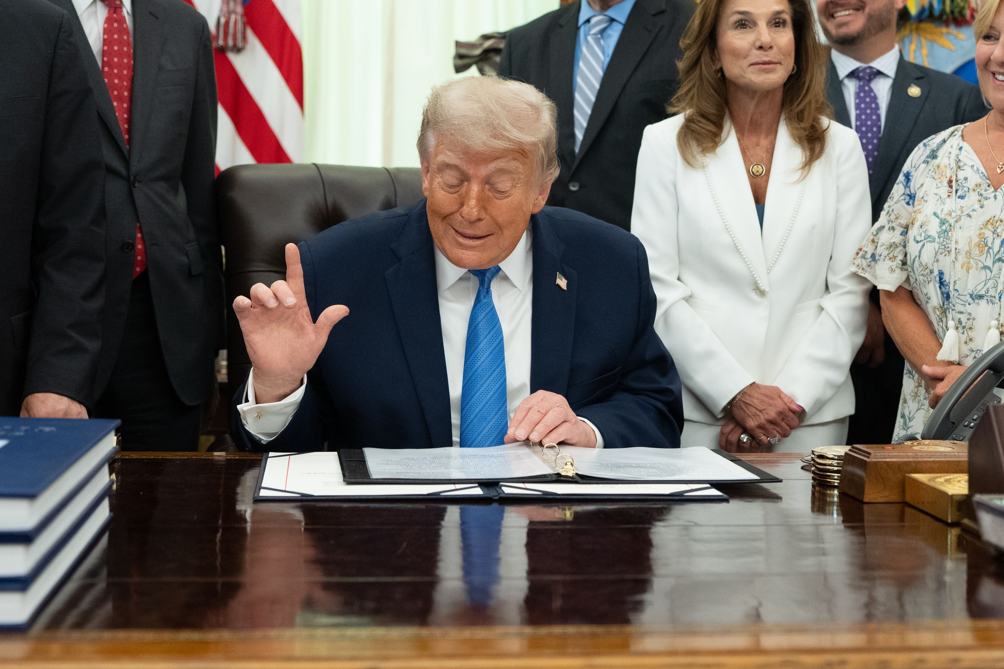 epa13028925 US President Donald Trump gives remarks during a signing ceremony for the "Secure America Act" in the Oval Office of the White House in Washington, DC, USA, 10 June 2026. The act requires proof of citizenship to register to vote. EPA/AARON SCHWARTZ / POOL