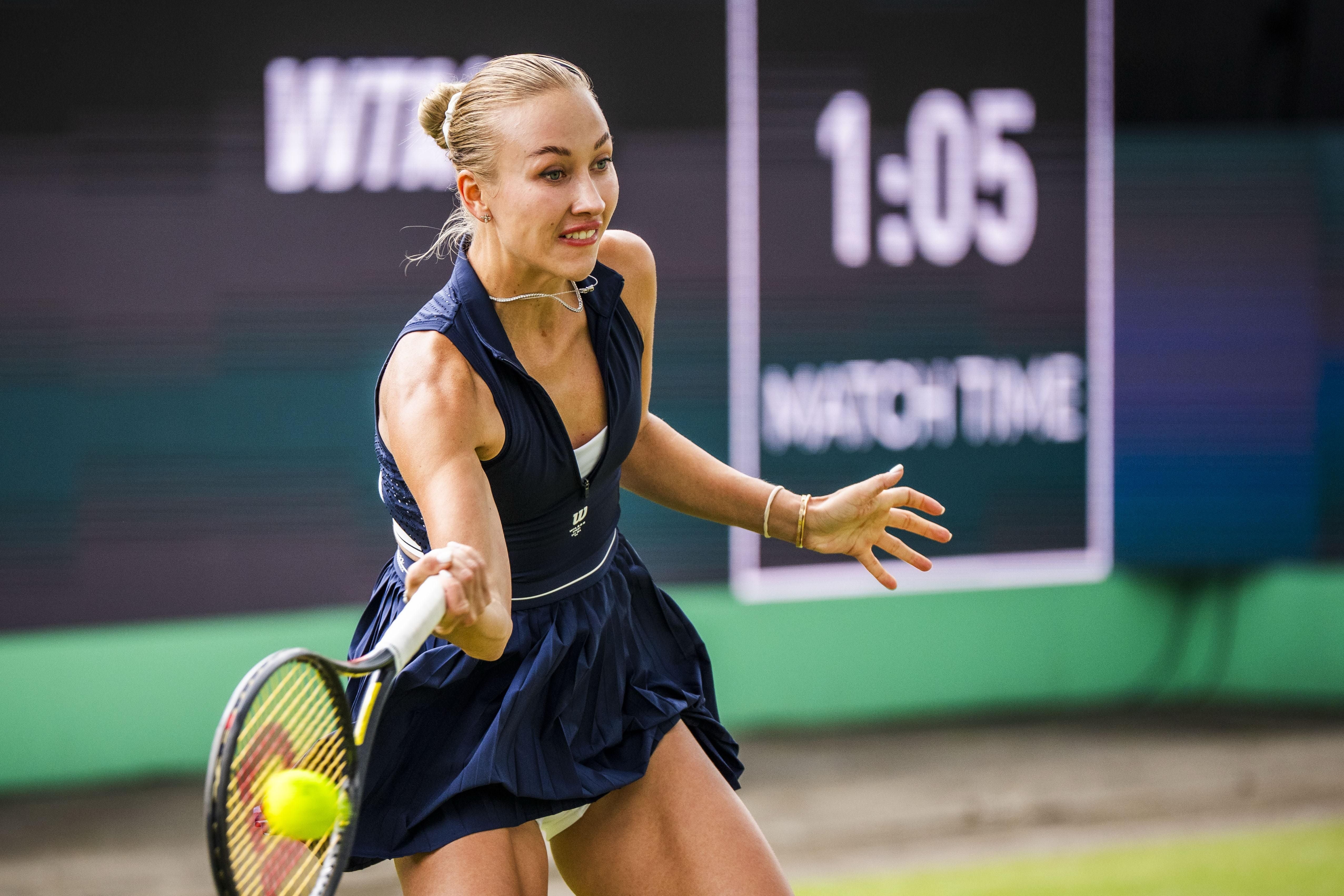 epa13027986 Anastasia Potapova of Austria in action during the women's singles match against Suzan Lamens of the Netherlands at the Rosmalen Grass Court Championships tennis tournament in Den Bosch, Netherlands, 10 June 2026. EPA/FREEK VAN DEN BERGH