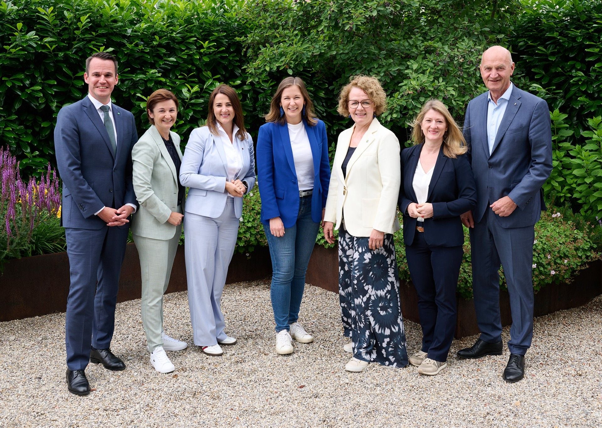 (v.l.n.r.): Steiermarks Landesrat Stefan Hermann, Salzburgs Landeshauptfrau-Stv. Marlene Svazek, Tirols Landesrätin Astrid Mair, Bundesministerin Claudia Bauer, Niederösterreichs Landesrätin Christiane Teschl-Hofmeister, Wiens Landesrätin Bettina Emmerling und Oberösterreichs Landesrat Christian Dörfel