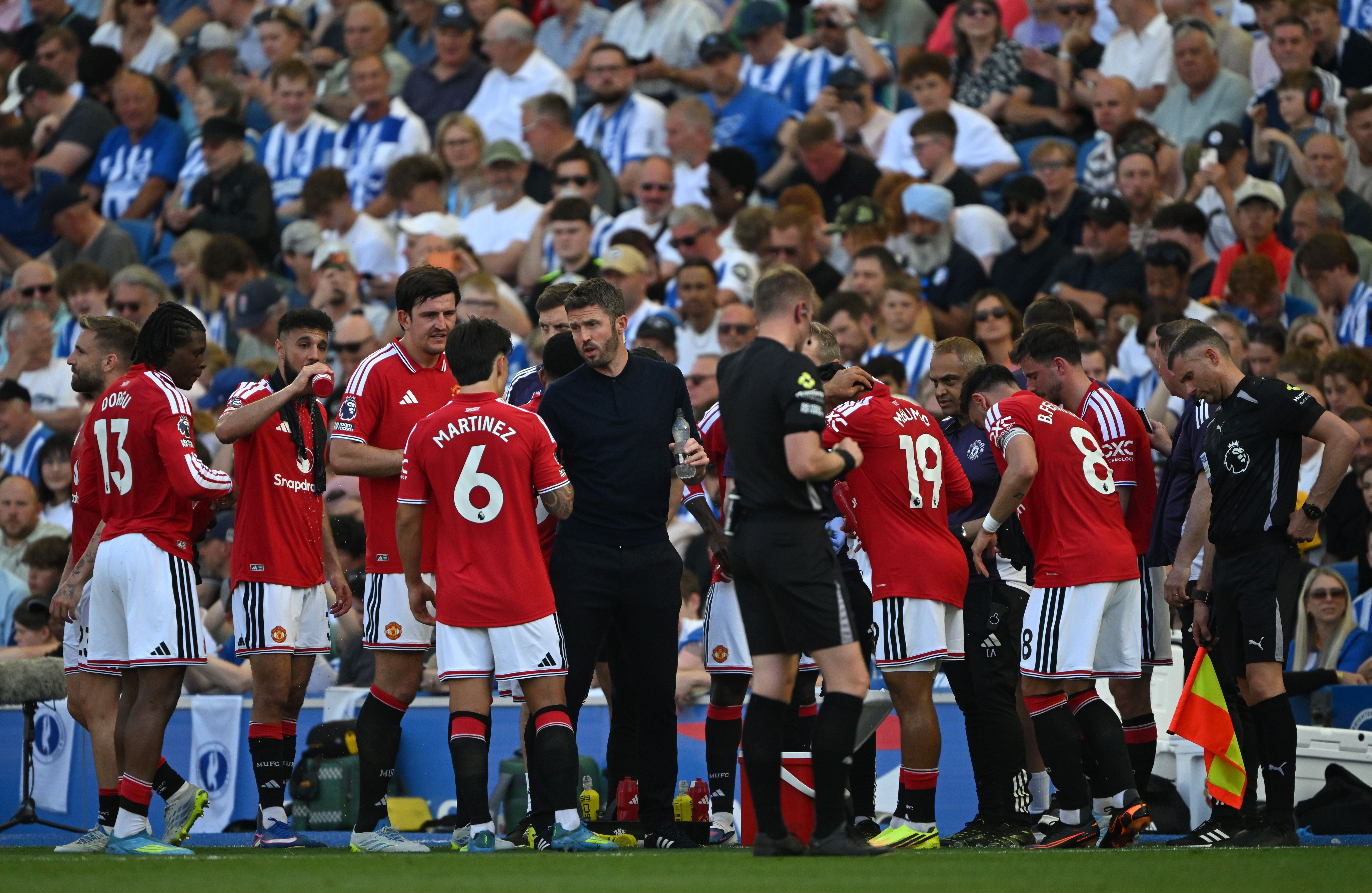 BRIGHTON, ENGLAND - MAY 24: Michael Carrick, Manager of Manchester United, talks to the 'Manchester 'United players during a water break in the Premier League match between Brighton &amp; Hove Albion and Manchester United at the Amex Stadium on May 24, 2026 in Brighton, England. (Photo by Mike Hewitt/Getty Images)