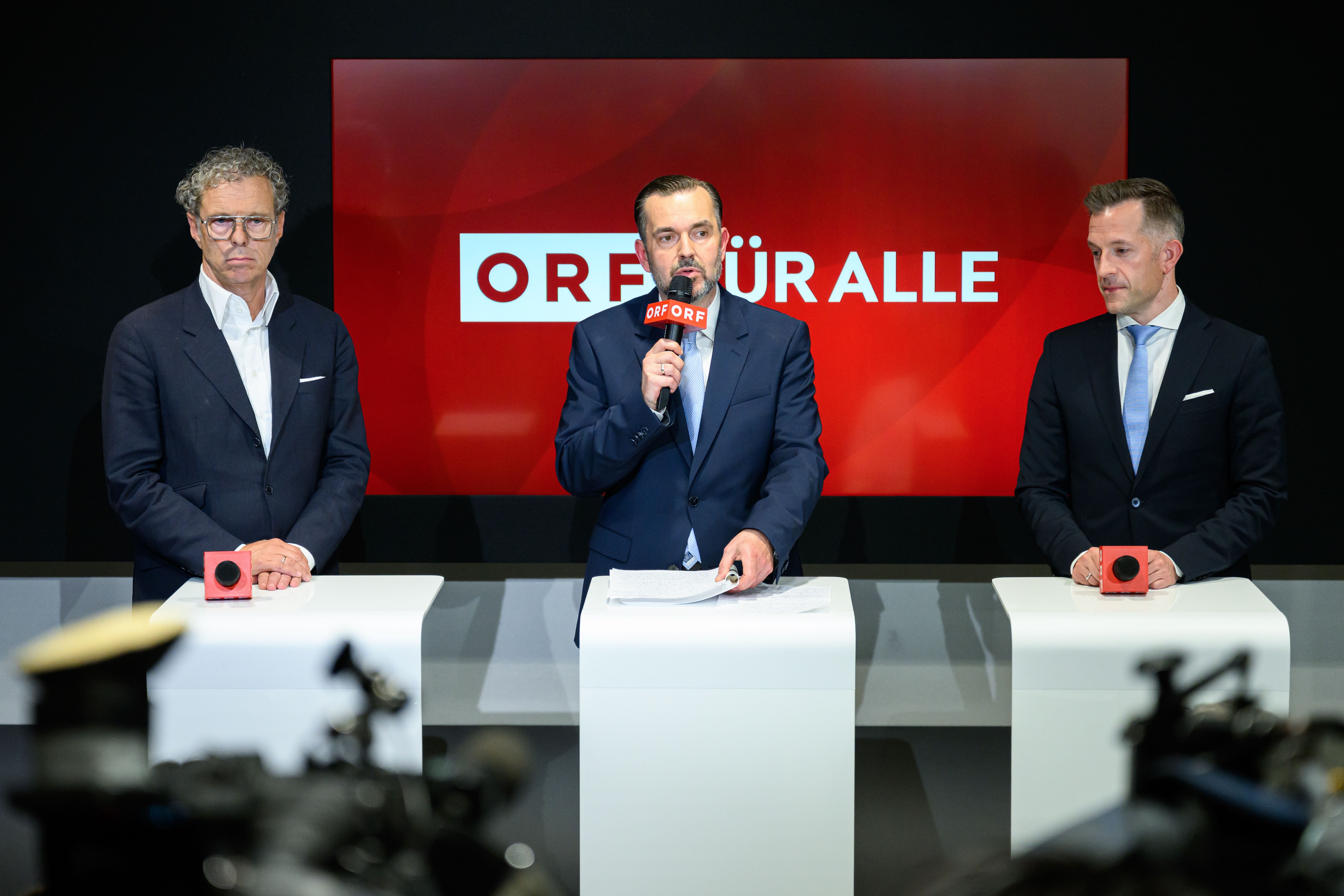 ABD0010_20260612 - WIEN - ÖSTERREICH: v.l. Stiftungsratsvorsitzender Heinz Lederer, der neu gewählte ORF-Generaldirektor Clemens Pig und Stv. Stiftungsratsvorsitzender Gregor Schütze im Rahmen der ORF-Generaldirektorenwahl am Freitag, 12. Juni 2026, im ORF-Zentrum in Wien. - FOTO: APA/MAX SLOVENCIK