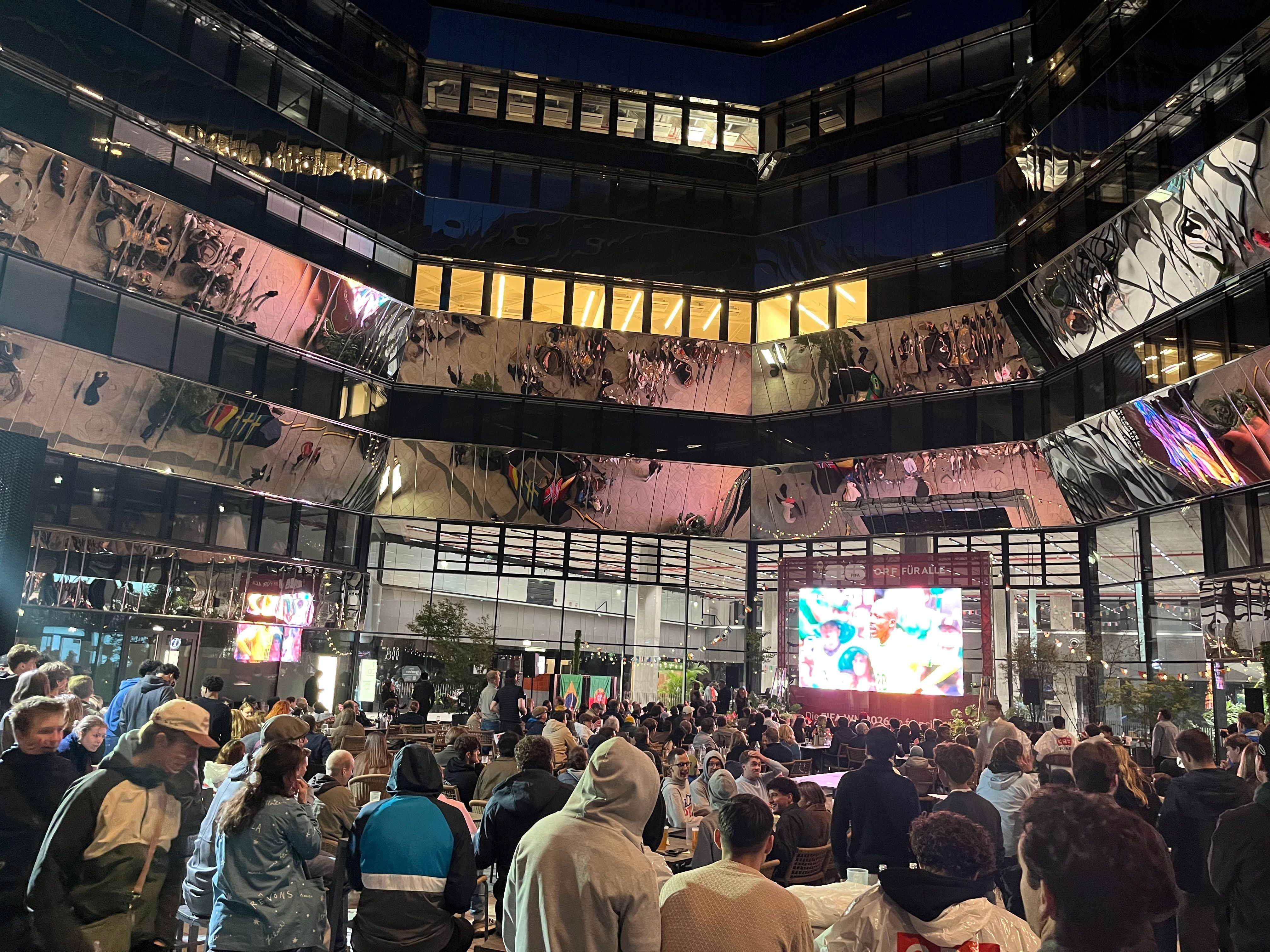 Public Viewing im Francis am Julius-Tandler-Platz im 9. Bezirk.