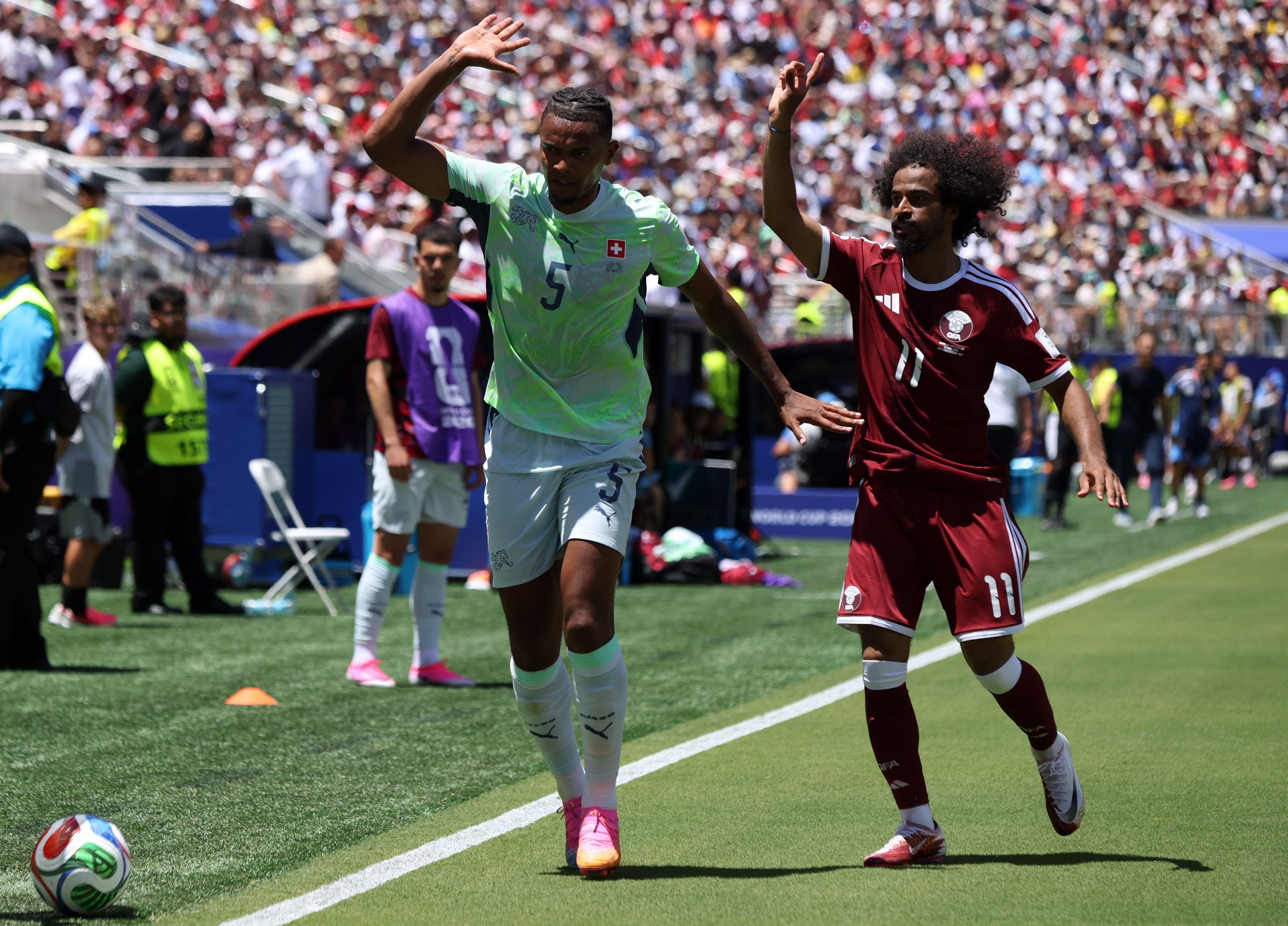 epa13035299 Manuel Akanji of Switzerland (L) and Akram Afif of Qatar react during the FIFA World Cup 2026 group stage match Qatar against Switzerland, in San Francisco, USA, 13 June 2026. EPA/BENJAMIN FANJOY