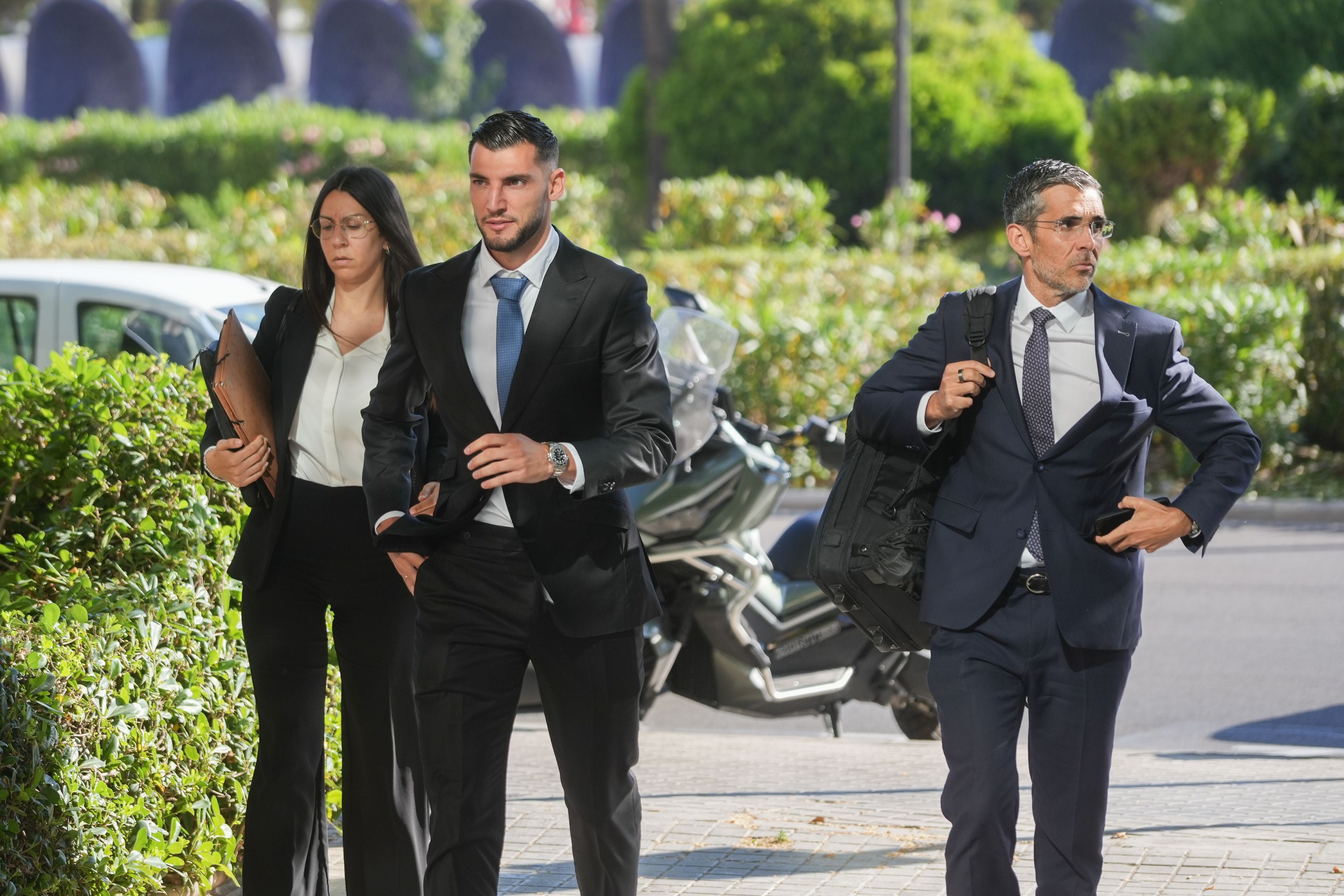 SPAIN - MAY 28: Footballer Rafa Mir on his arrival at the Provincial Court of Valencia, on 28 May, 2026 in Valencia, Valencian Community, Spain. The criminal trial analyses the events that occurred in August 2024 following a complaint of sexual assault and battery filed by a young woman, a case for which the Public Prosecutor's Office is requesting a sentence of ten and a half years in prison for the athlete, while the prosecution maintains their respective requests for sentencing ahead of the oral hearing sessions. (Photo By Jorge Gil/Europa Press via Getty Images)