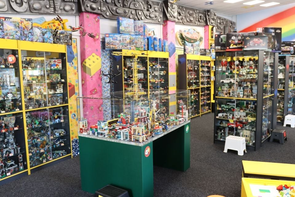 Das "Museum of Bricks" begeistert LEGO-Fans aus aller Welt mit einer einzigartigen Sammlung auf 250 Quadratmetern. Insgesamt umfasst die Ausstellung 15 Themenbereiche mit rund 2.500 Originalmodellen aus mehr als 500.000 LEGO-Steinen.