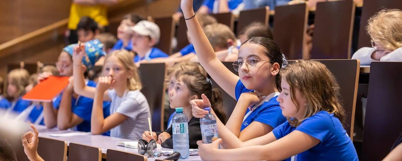 Mehr als 600 Wissenschaftlerinnen und Wissenschaftler ermöglichen spannende Einblicke in zahlreiche Themenbereiche.