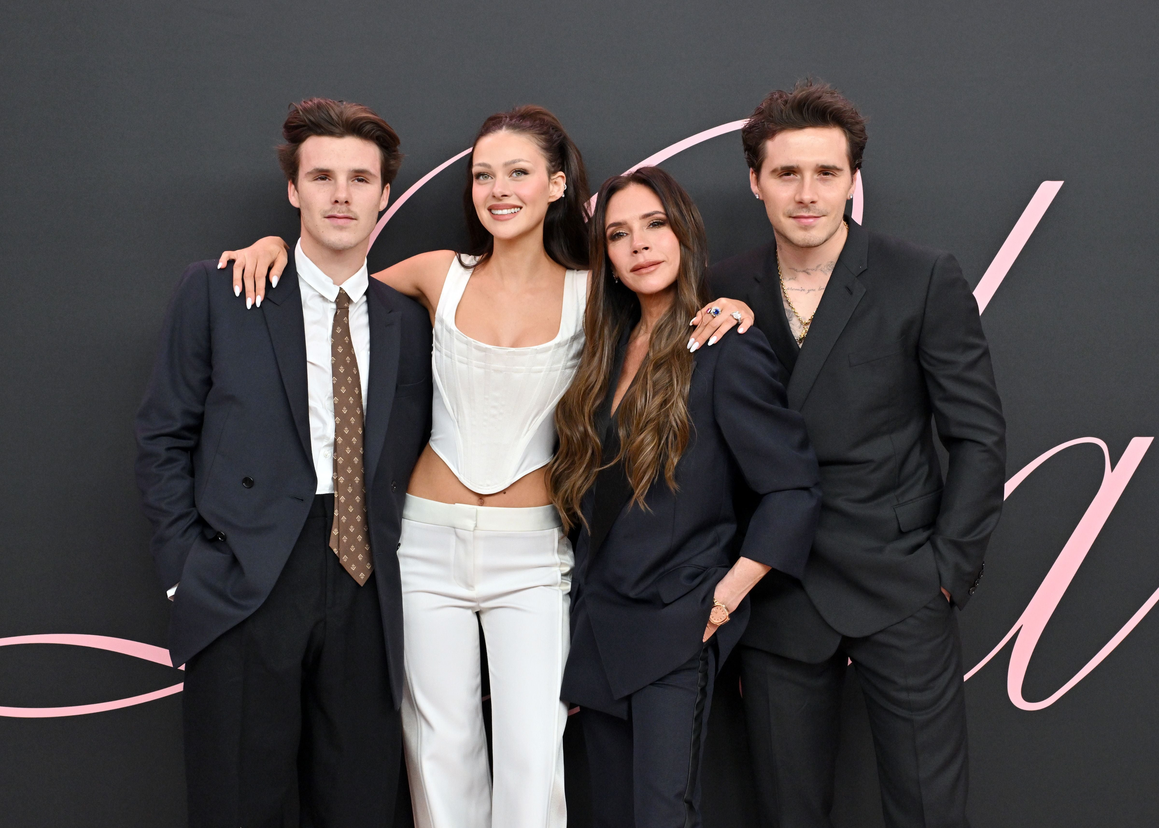Ein Foto aus besseren Zeiten: Nicola Peltz-Beckham mit Victoria Romeo und Brooklyn.