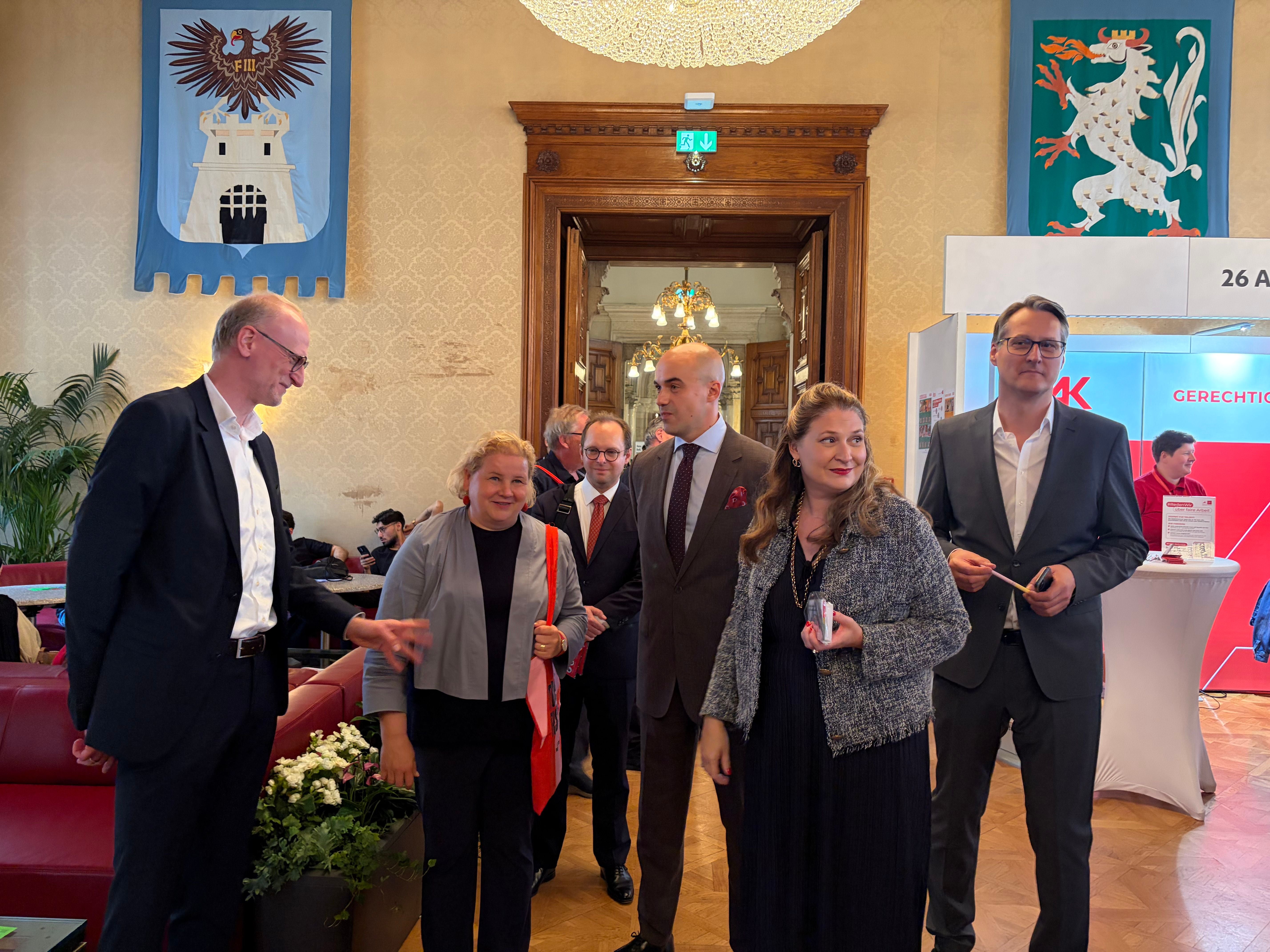 Future Unlocked - Waff-Geschäftsführer Mag. Marko Miloradovic, Arbeits- und Sozialministerin Korinna Schumann und Vizebürgermeisterin und Arbeits- und Wirtschaftsstadträtin Barbara Novak.