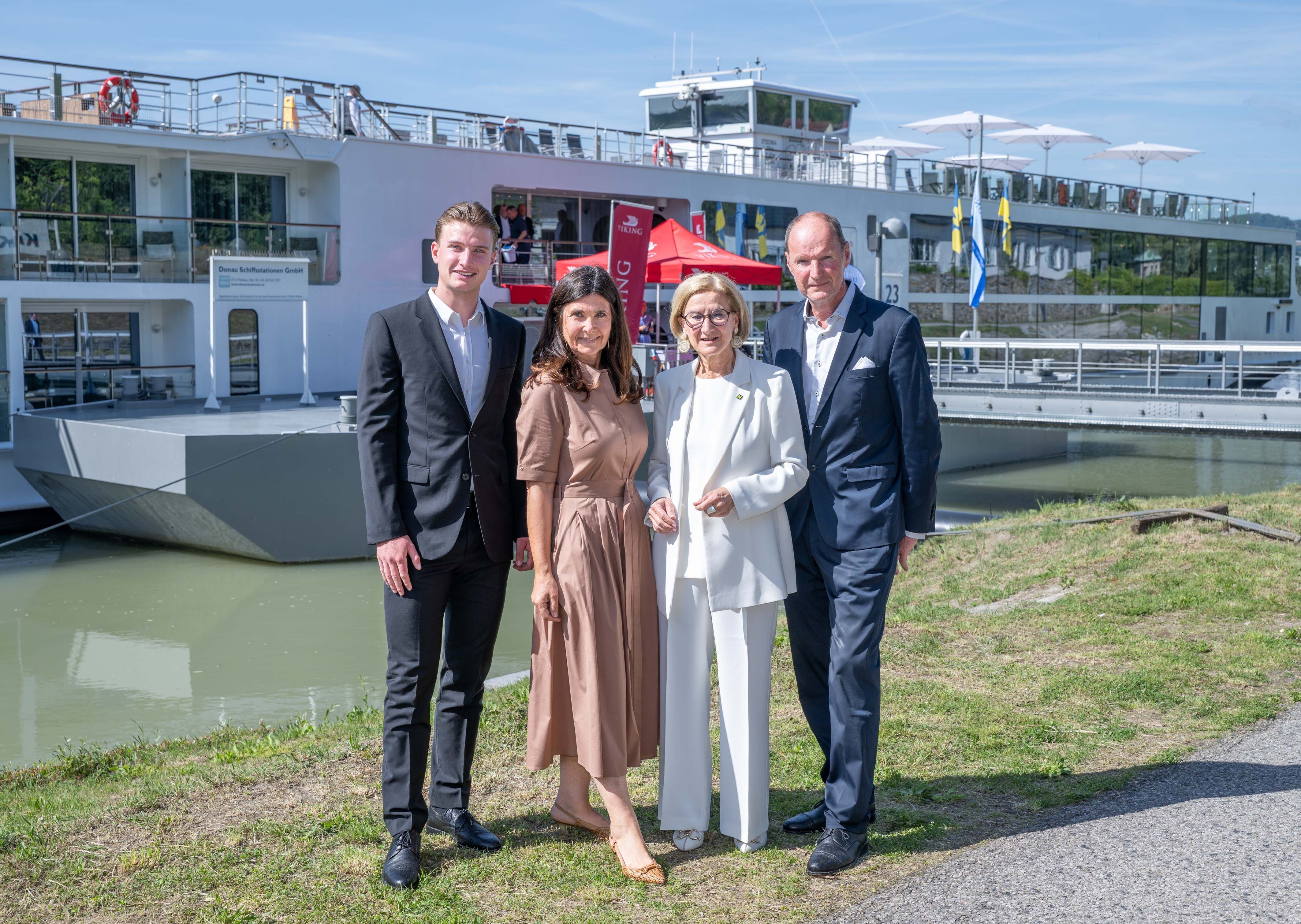 Georg Wallner, Birgit Brandner-Wallner, Geschäftsführerin der DonauStationen, Landeshauptfrau Johanna Mikl-Leitner und Heinrich Wallner, Geschäftsführer der DonauStationen im Zuge des Mediengesprächs.