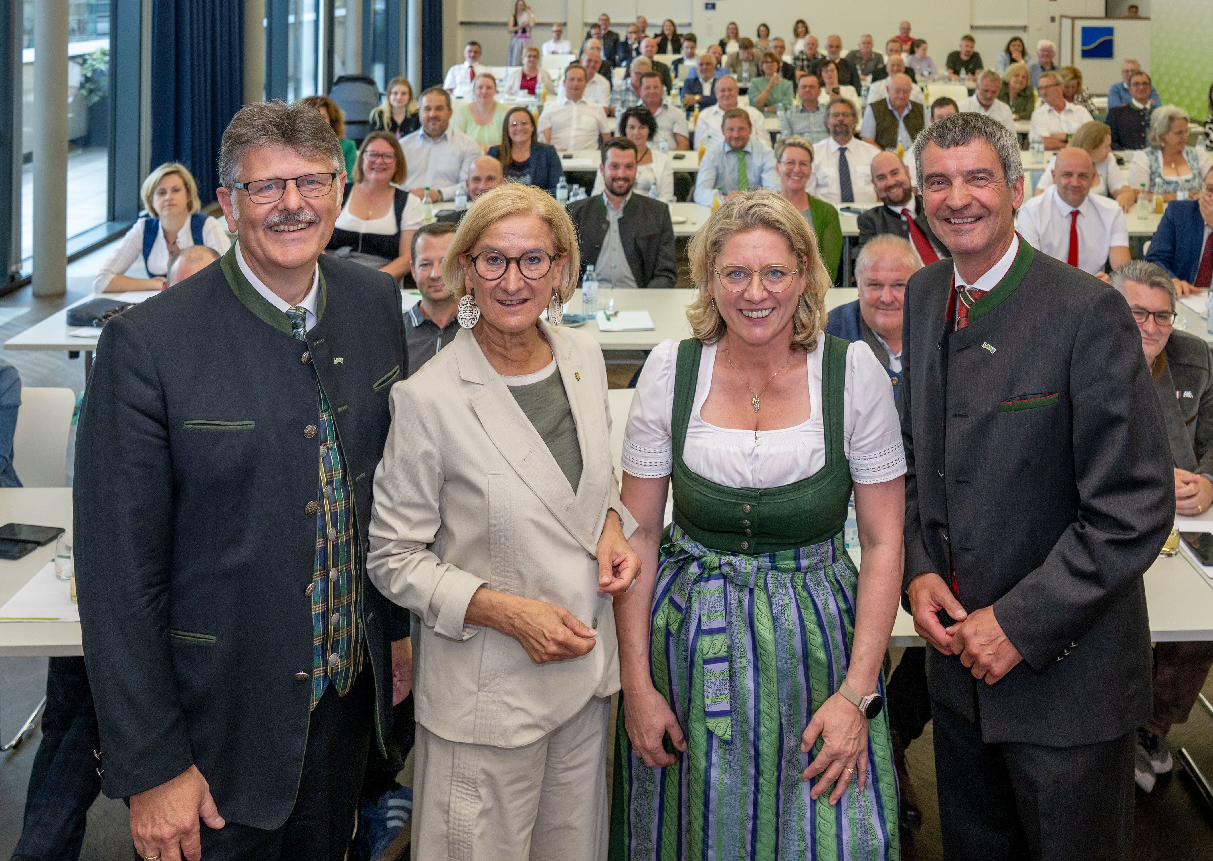 Landarbeiterkammer-Präsident Andreas Freistetter, Landeshauptfrau Johanna Mikl-Leitner, Vizepräsidentin Judith Hartl, Vizepräsident Franz Sigl.