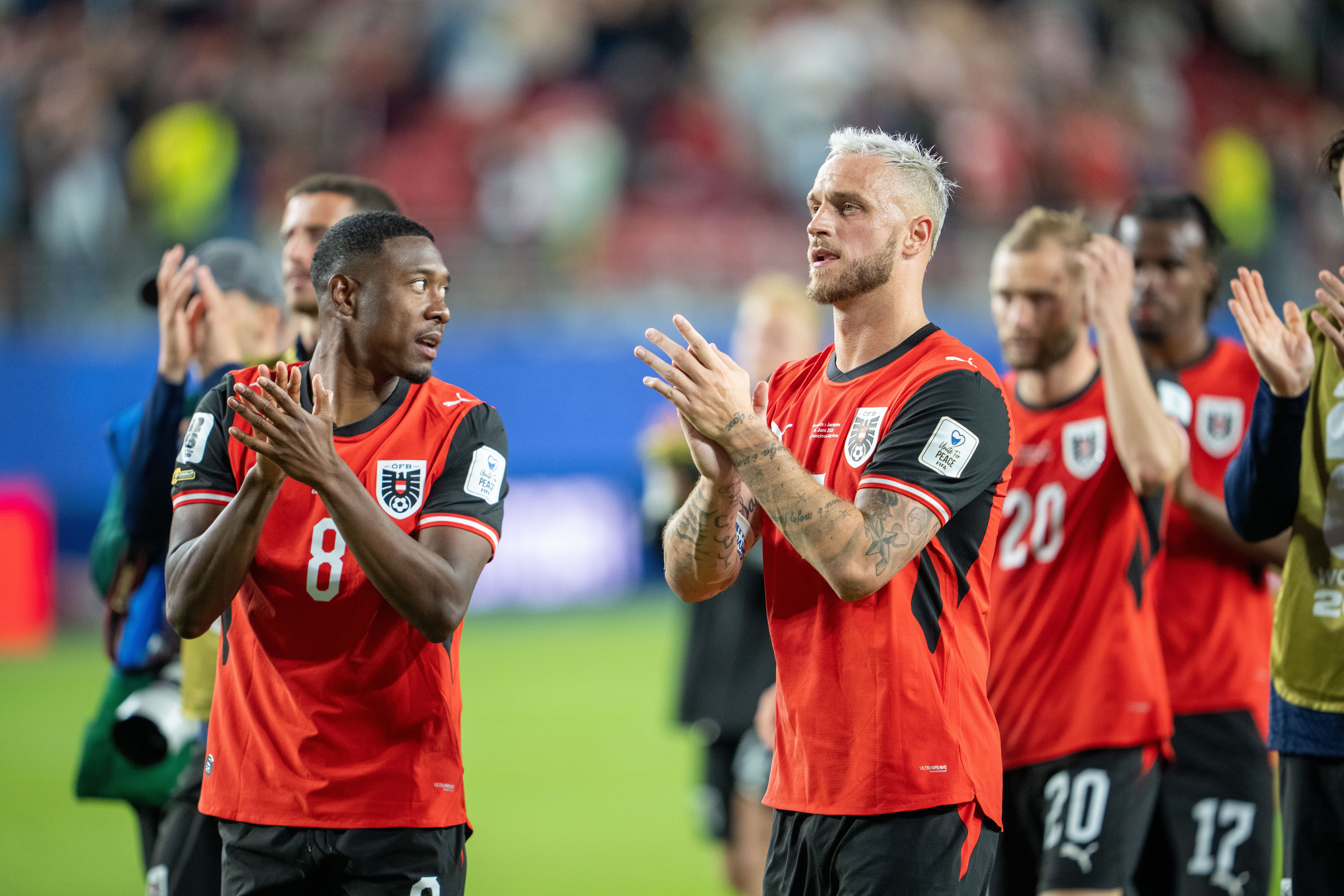 ABD0109_20260617 - SANTA CLARA - USA: vlnr.: David Alaba (AUT) und Marko Arnautovic (AUT) jubeln am Dienstag, 16. Juni 2026, nach Ende der Begegnung zwischen Österreich und Jordanien in der 1. Runde der Gruppe J der FIFA Fussball-Weltmeisterschaft 2026 im San Francisco Bay Area Stadion in Santa Clara. - FOTO: APA/GEORG HOCHMUTH
