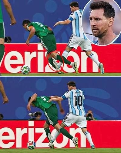 Ein argentinischer Fußballer foult einen Spieler im grünen Trikot während eines Spiels.