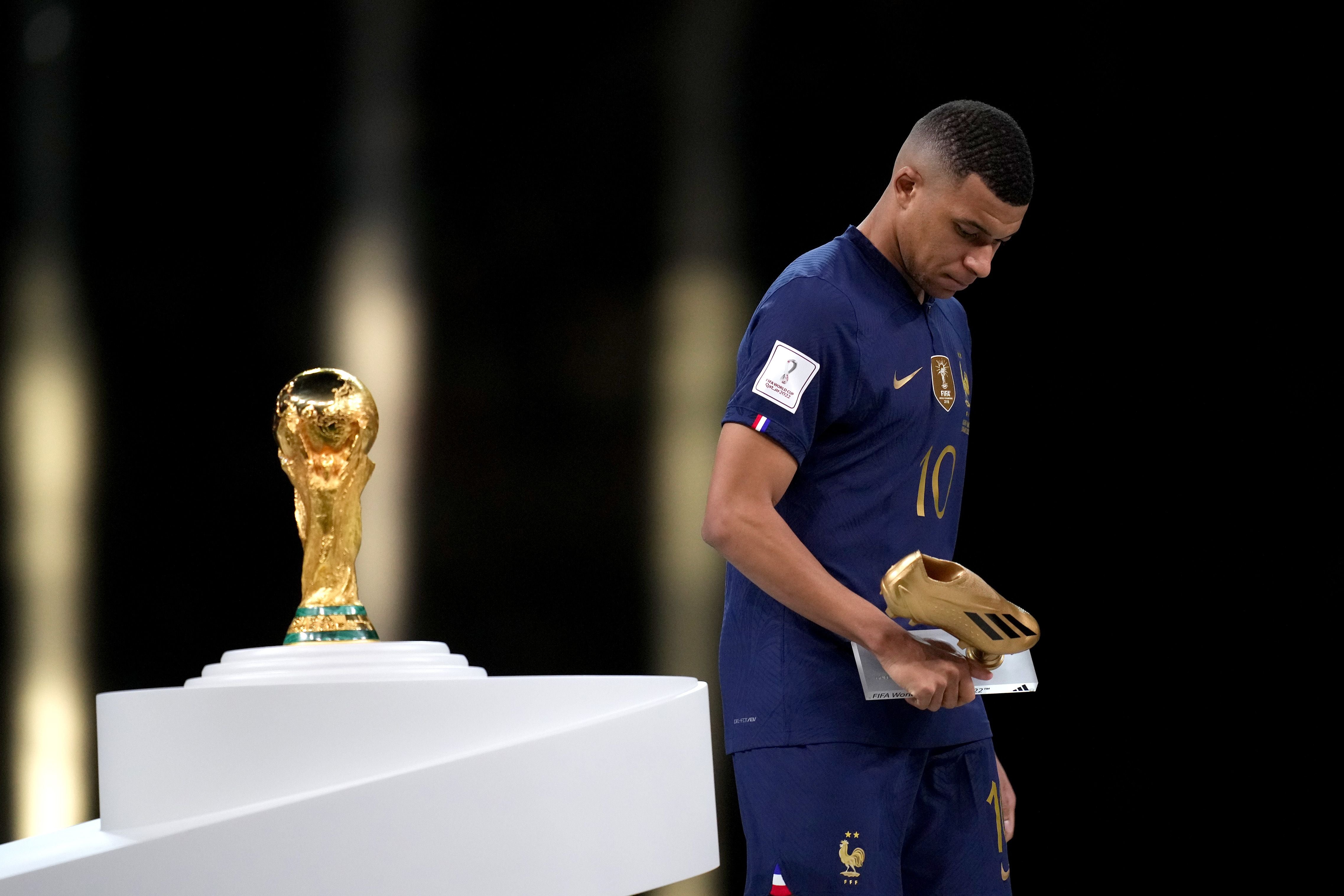 Die WM-Krone verpasst, den Goldenen Schuh geholt: Mbappés bittersüßer Trost 2022.