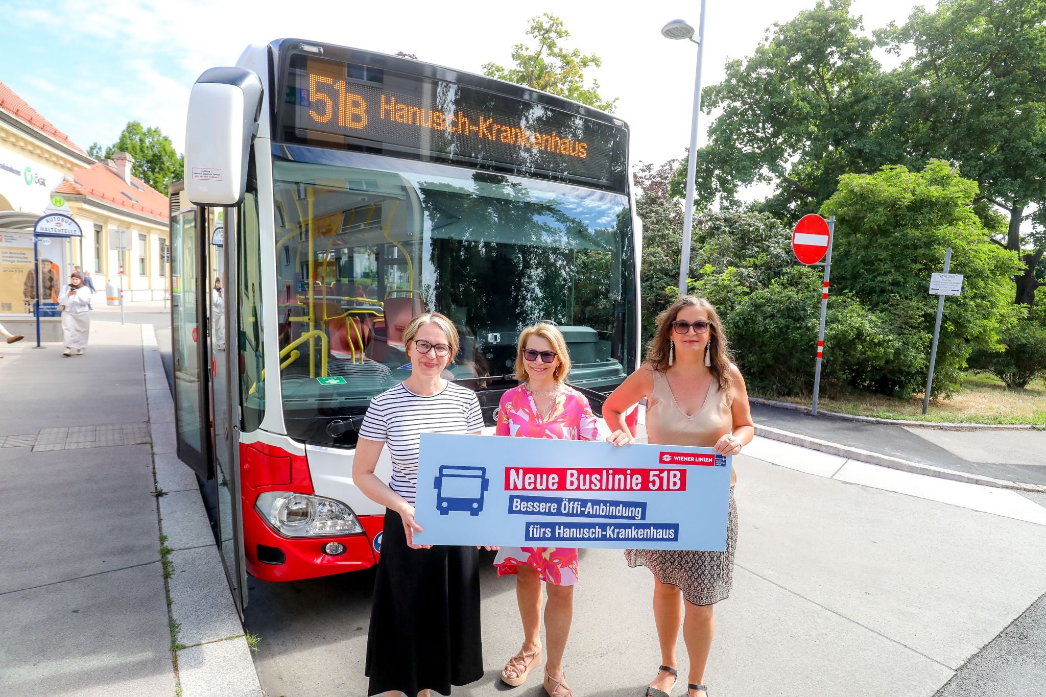 Michaela Schüchner (Bezirksvorsteherin Penzing), Alexandra Reinagl (Geschäftsführerin Wiener Linien) und Ulli Sima (Öffi-Stadträtin).