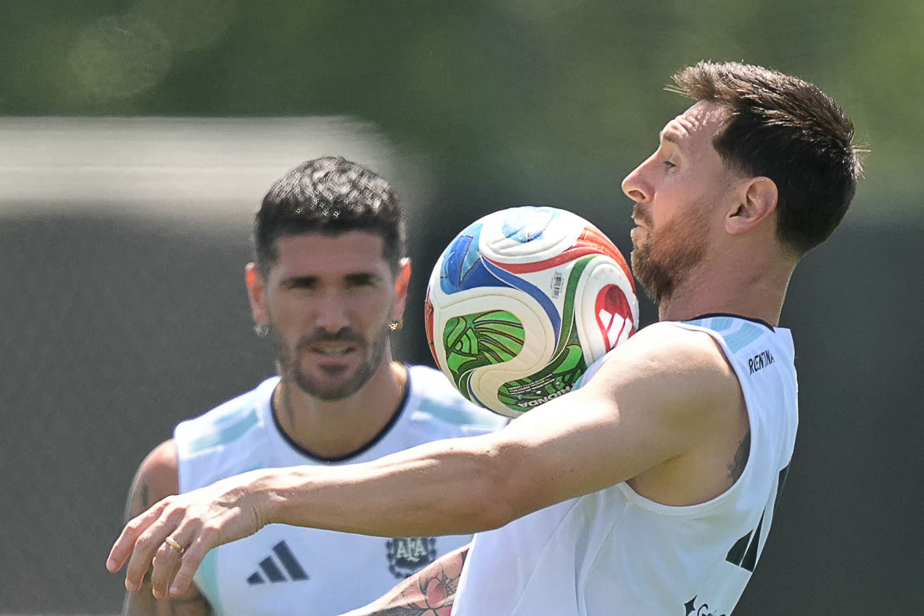 Argentina's forward #10 Lionel Messi (R) and Argentina's midfielder #07 Rodrigo De Paul take part in a training session at Sporting KC Training Centre in Kansas City on June 19, 2026, during the 2026 World Cup football tournament. (Photo by JUAN MABROMATA / AFP)