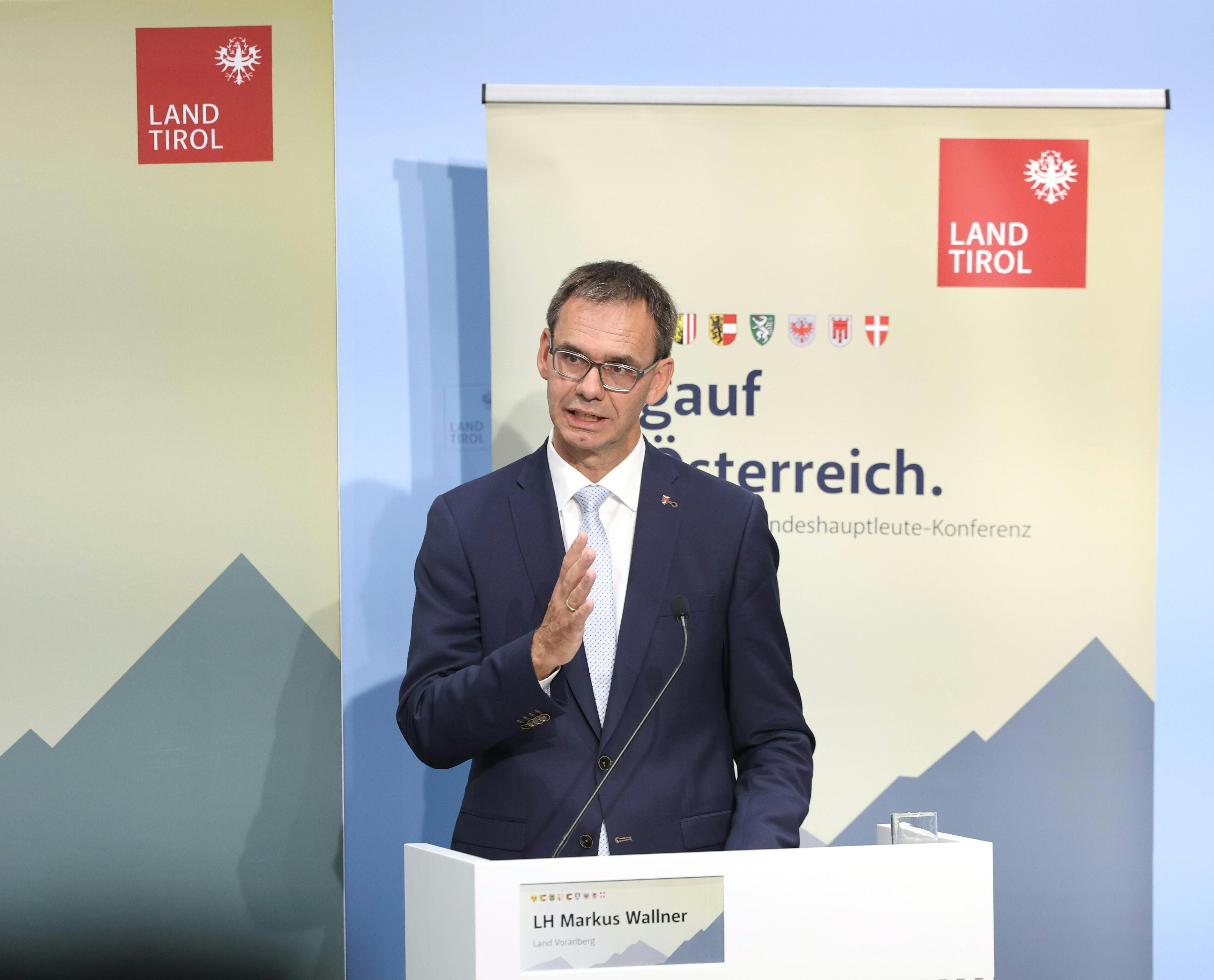 Markus Wallner bei einer Pressekonferenz in Innsbruck.