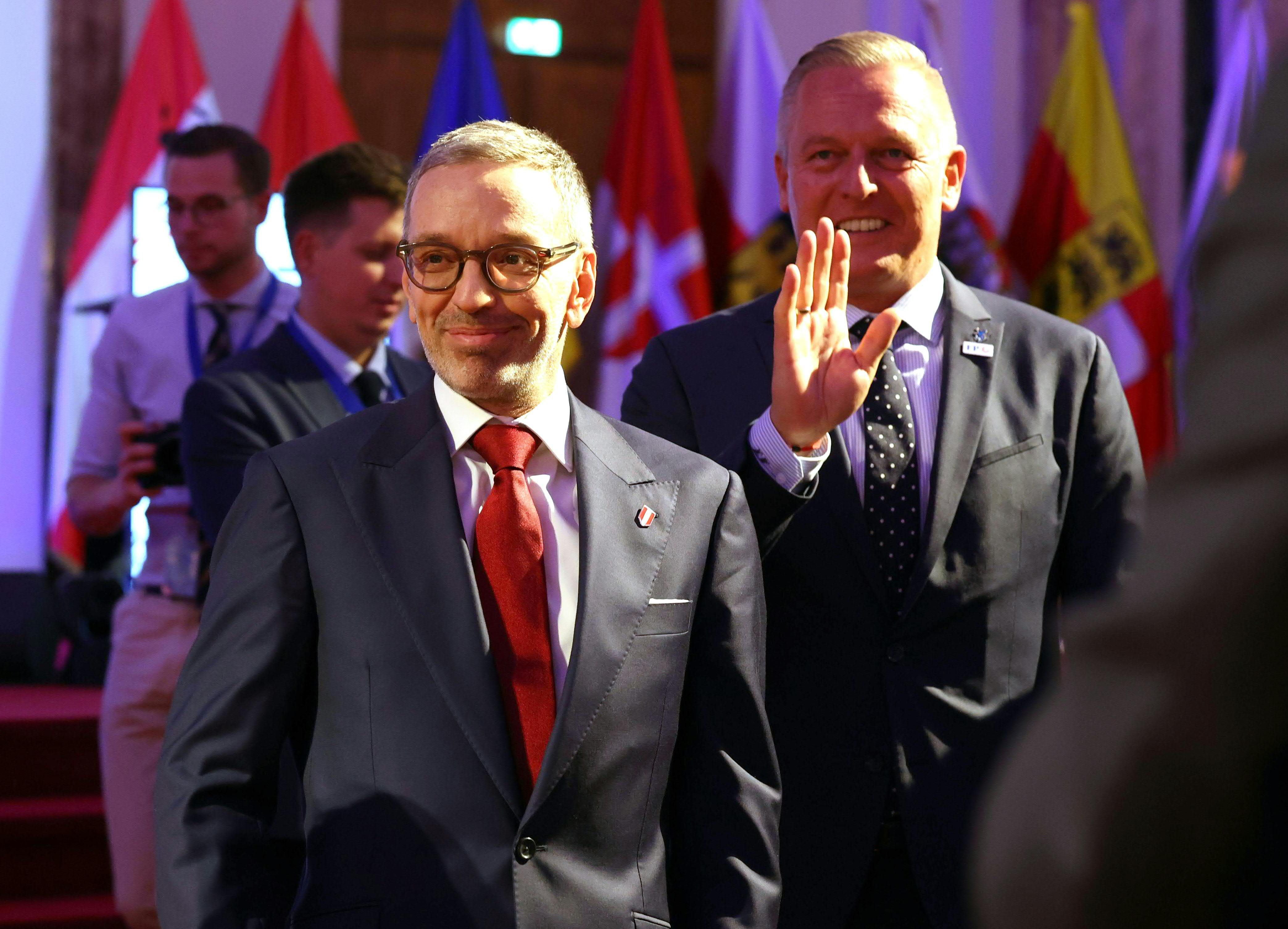 ABD0044_20260620 - WIEN - ÖSTERREICH: v.l. Bundesparteiobmann Herbert Kickl und der steirische LH Mario Kunasek (FPÖ) anl. der Feierlichkeiten beim Festakt '70 Jahre FPÖ' am Samstag, 20. Juni 2026 in Wien. - FOTO: APA/TOBIAS STEINMAURER