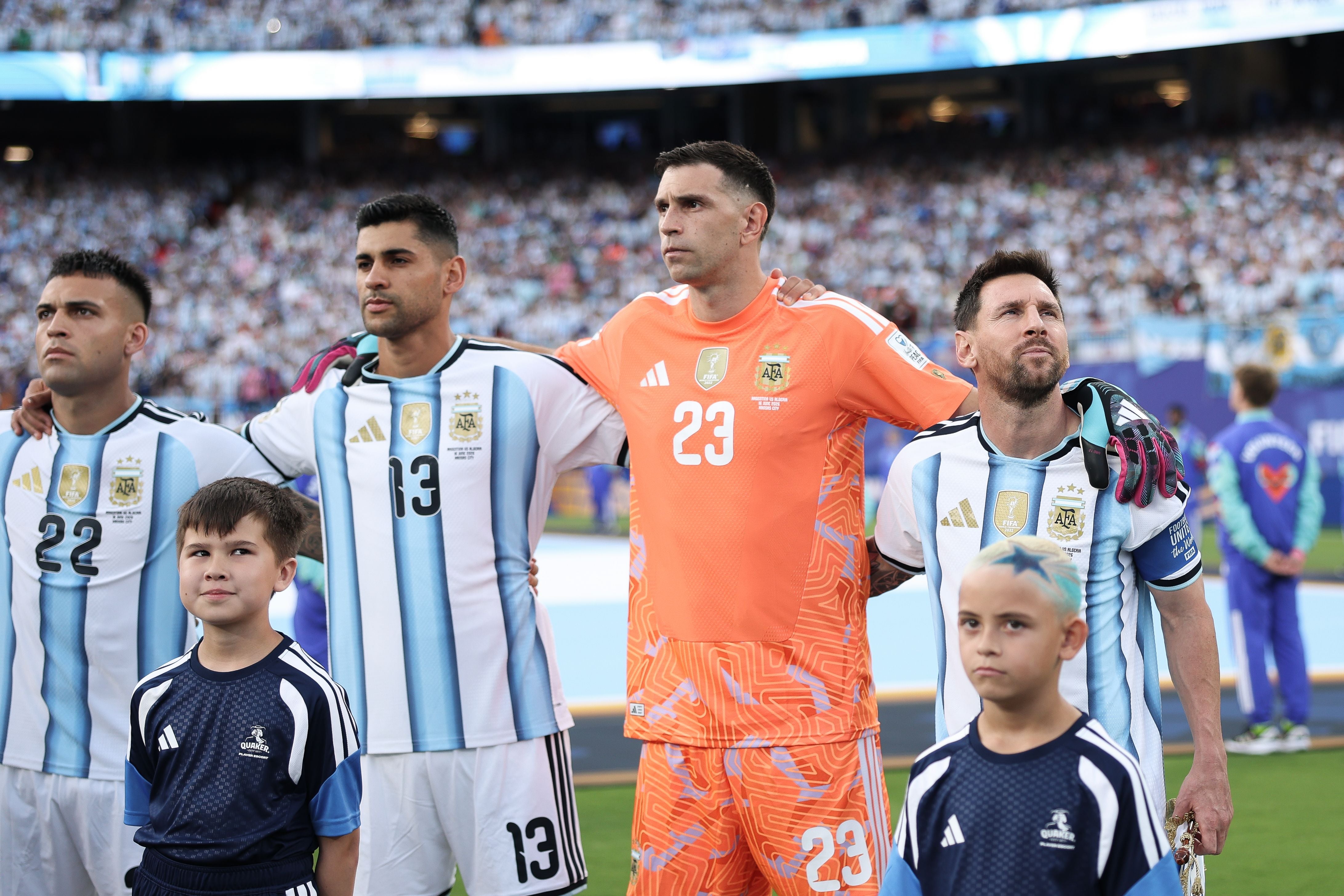 Cristian Romero, Emi Martinez und Lionel Messi