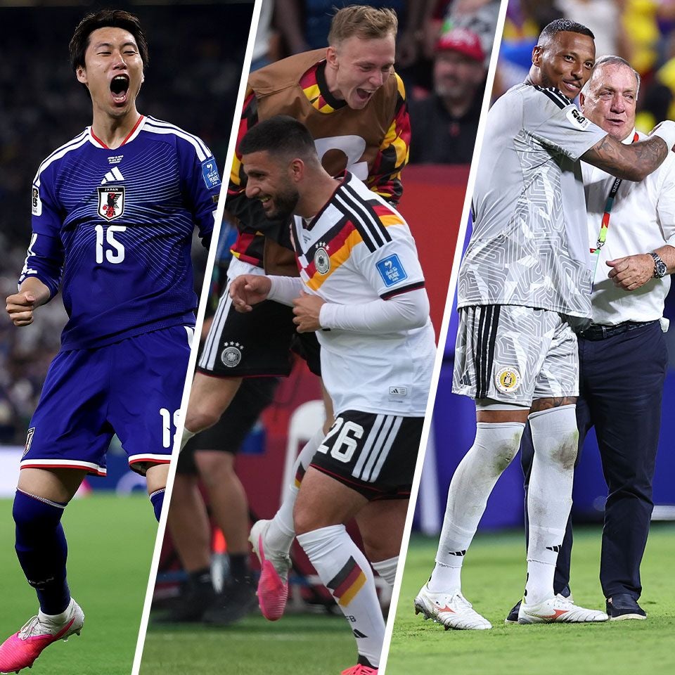 Drei geteilte Fotos zeigen Fußballspieler und Betreuer bei einem WM-Spiel auf dem Spielfeld.
