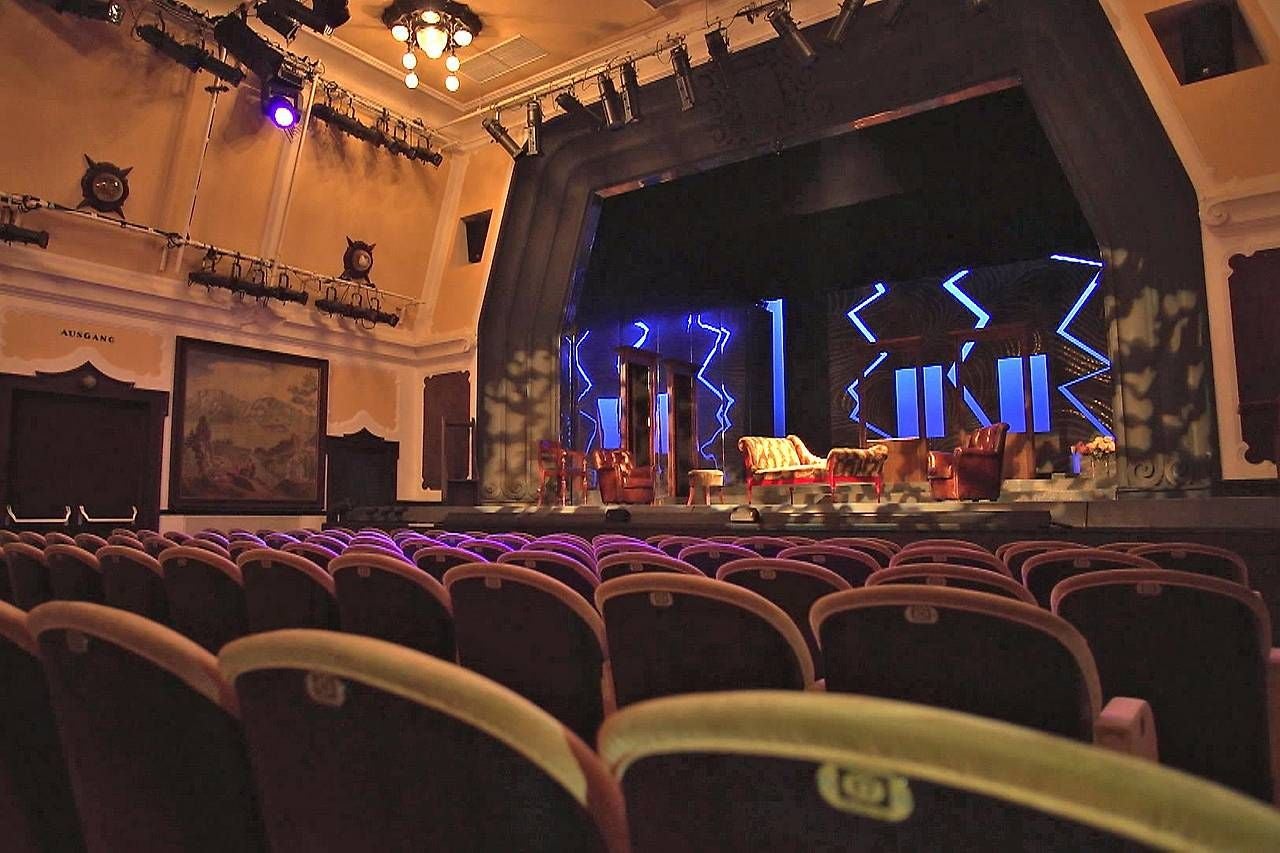 Blick auf die leere Bühne und Zuschauerreihen im Theater Reichenau zum 100-jährigen Jubiläum.
