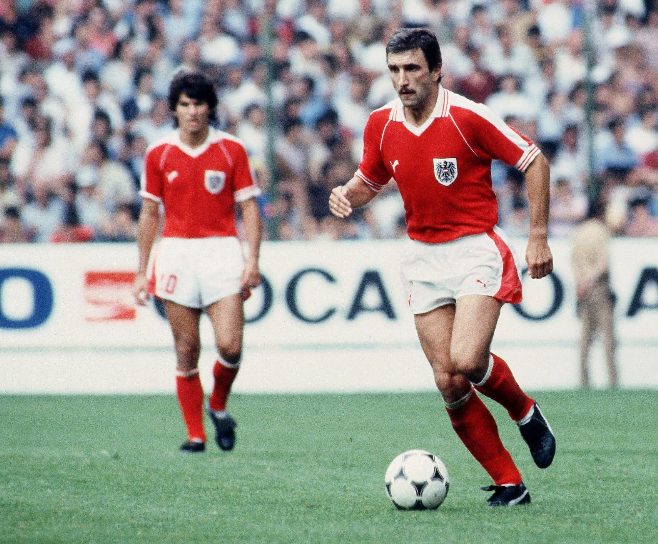 Hans Krankl (r.) 1982 beim Skandal-Spiel gegen Deutschland in Gijon.