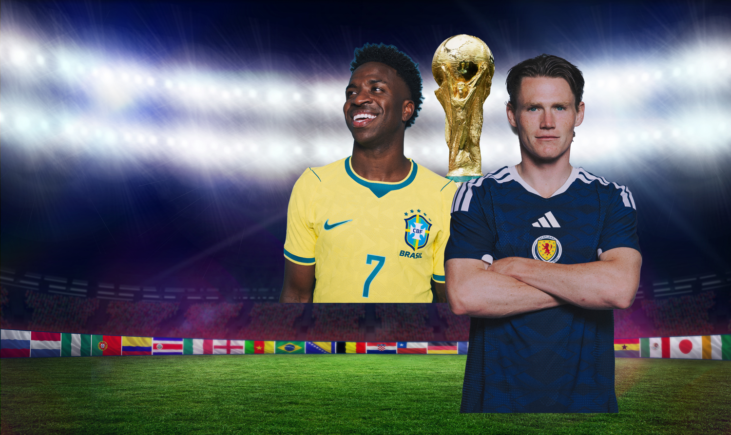 Zwei Fußballspieler aus Schottland und Brasilien stehen vor einem WM-Pokal im Stadion.