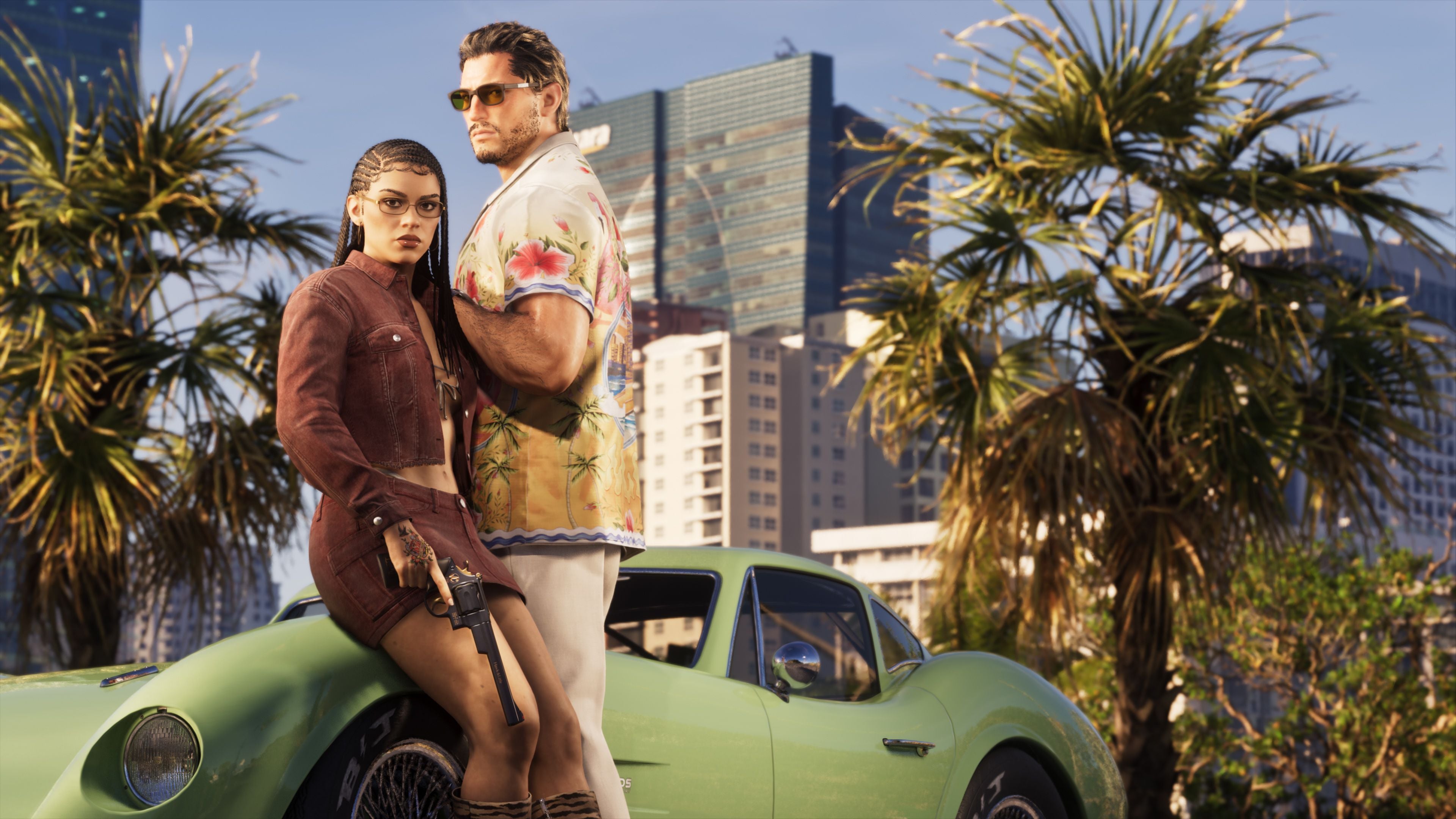 Zwei Personen stehen vor einem grünen Auto mit Palmen und Hochhäusern im Hintergrund, GTA 6.