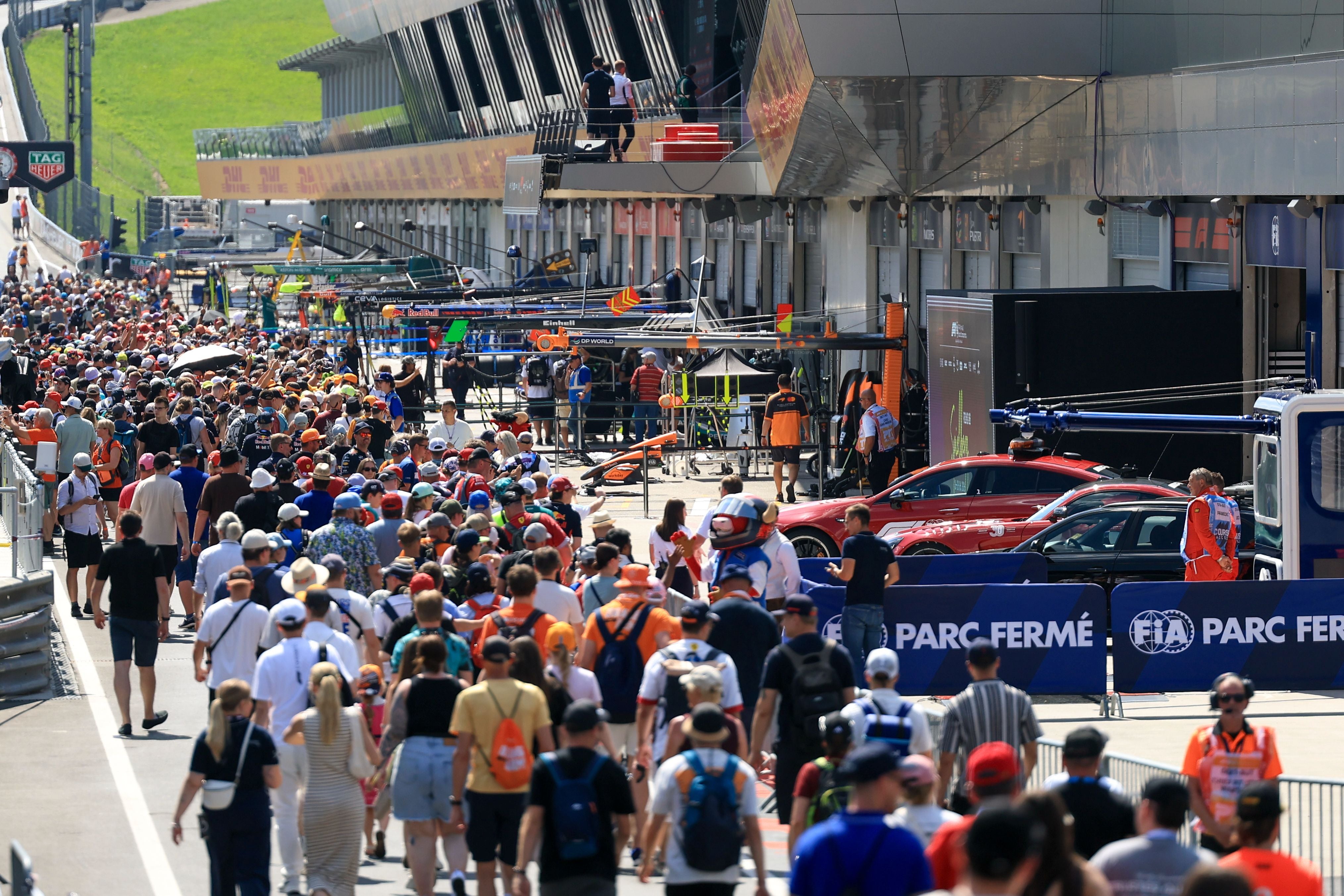 Tausende nützten die Chance zum Pitwalk.