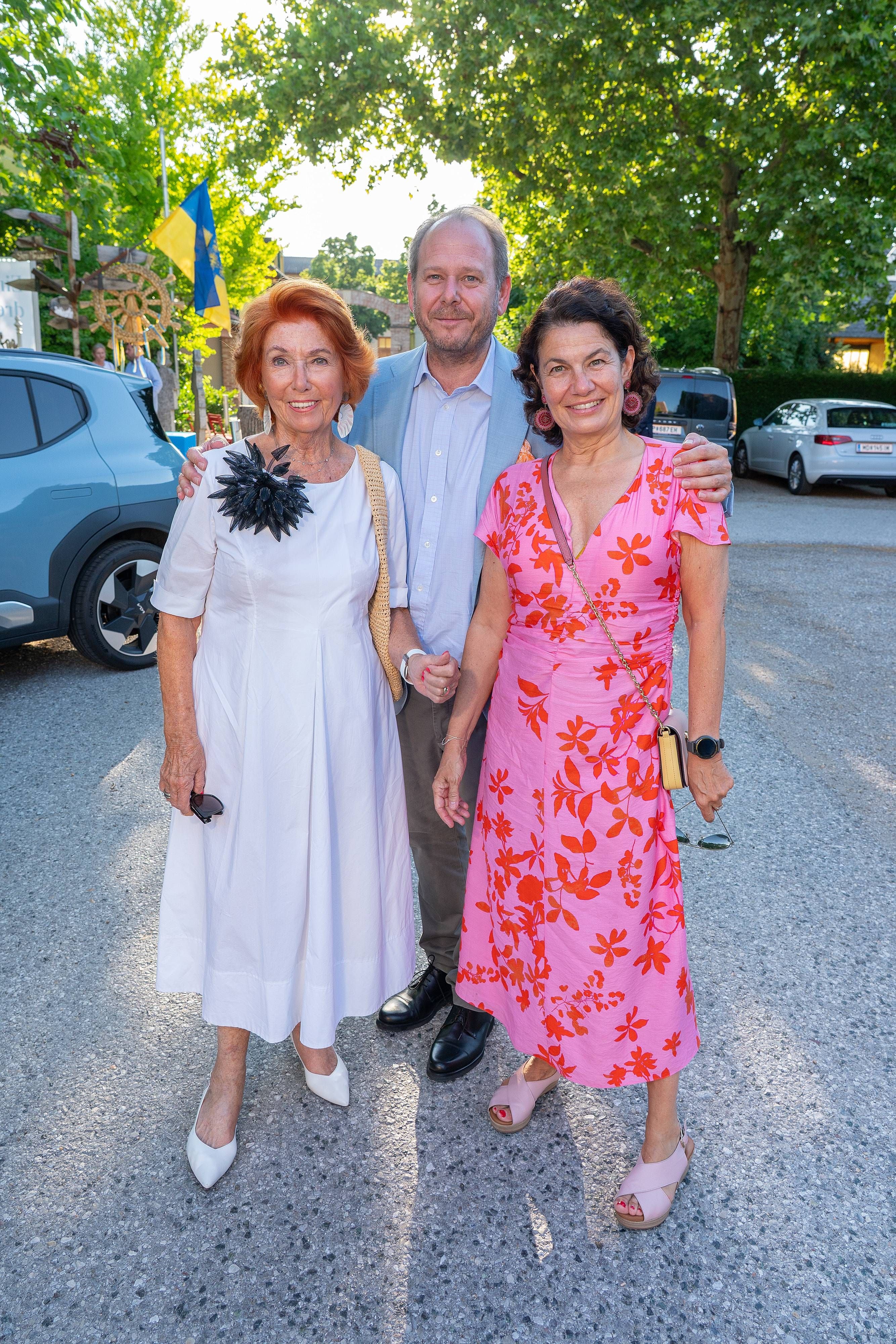Inge. Niki und Standra Klingohr