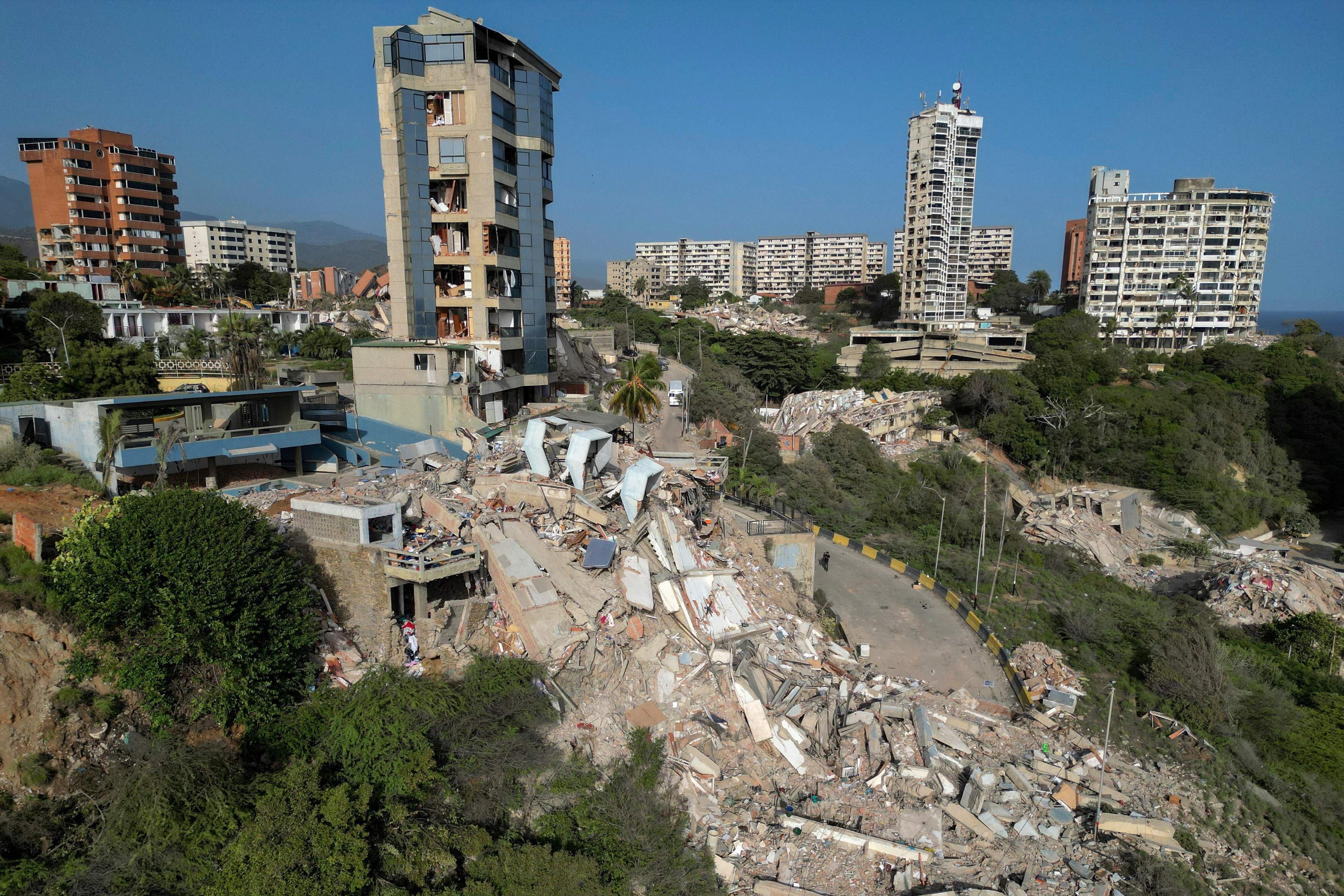 Luftaufnahme von eingestürzten Gebäuden nach Erdbeben in Catia La Mar, Venezuela, im Juni 2026.