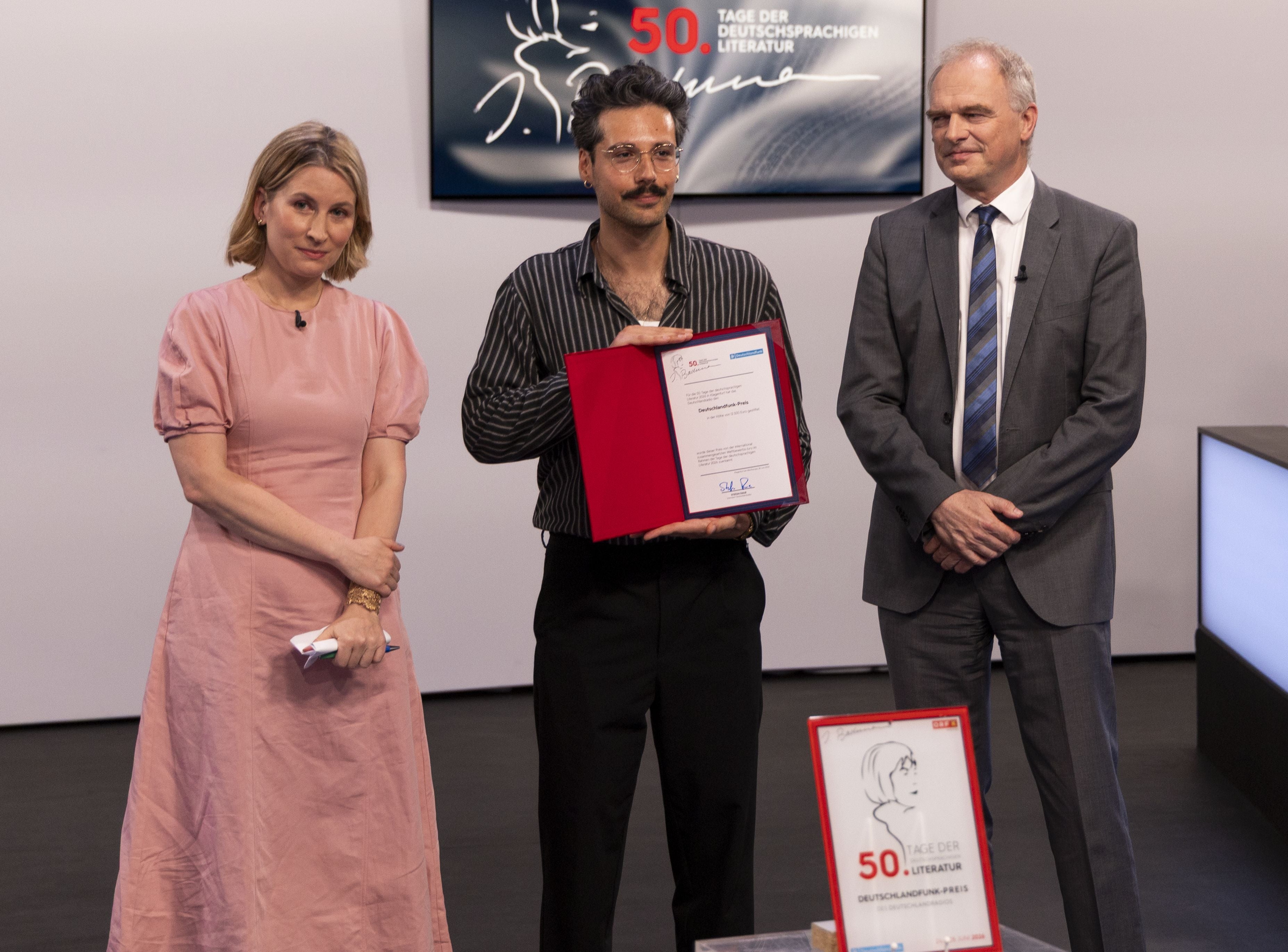 Mara Delius, Ozan Zakariya Keskinkilic und Intendant Stefan Raue