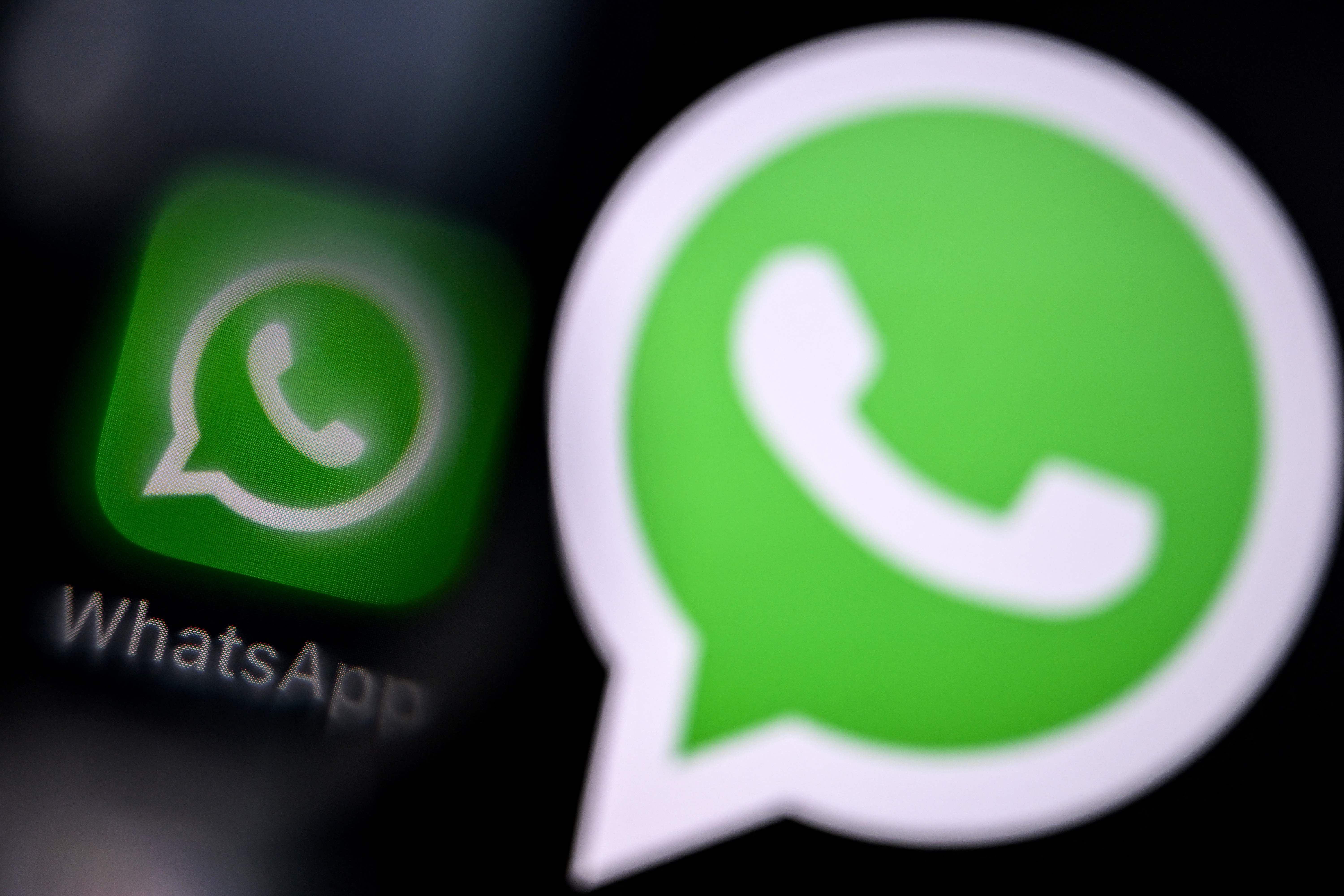 Nahaufnahme des WhatsApp-Logos auf einem Smartphone-Bildschirm.